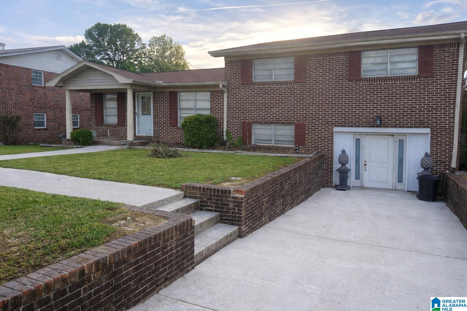 Photo 1 of Single family home for sale at 4852 Smithfield Dr N, Birmingham, AL 35207 | MLS# 21449036 | Listing updated on 2026-04-09