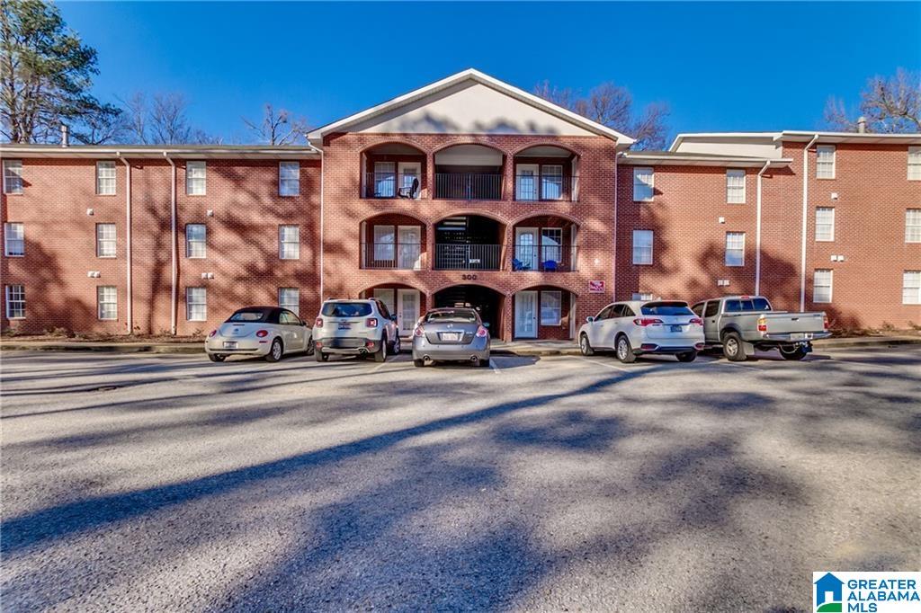 Homes for sale in Tuscaloosa, AL | 2515 Veterans Memorial Parkway #121, Tuscaloosa, AL 35404 | MLS# 21449291