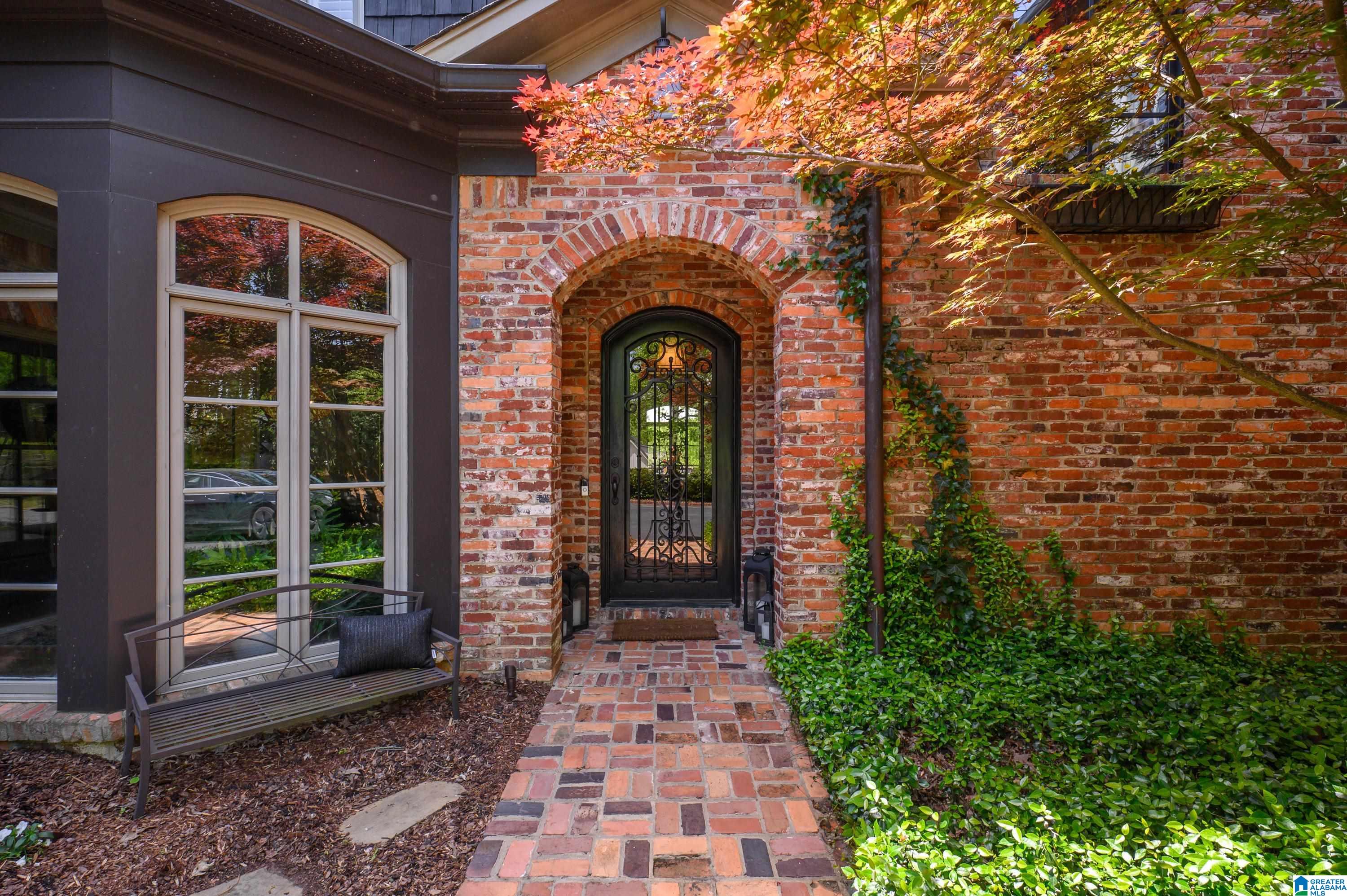 Photo 2 of Single family home for sale at 2022 Rosemont Pl, Vestavia, AL 35243 | MLS# 21449339 | Listing updated on 2026-07-17