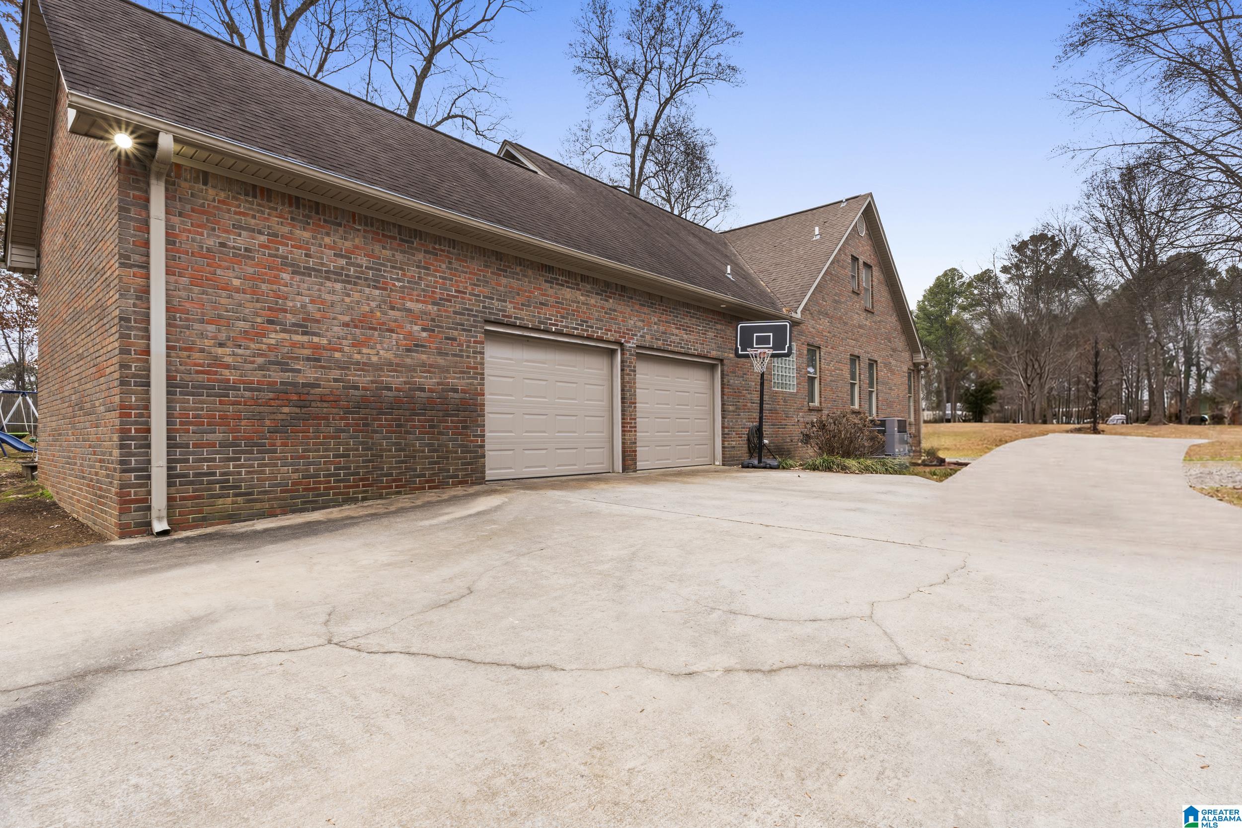 Homes for sale in Hartselle, AL | 328 Bluff Dr Ne, Hartselle, AL 35640 | MLS# 21449448