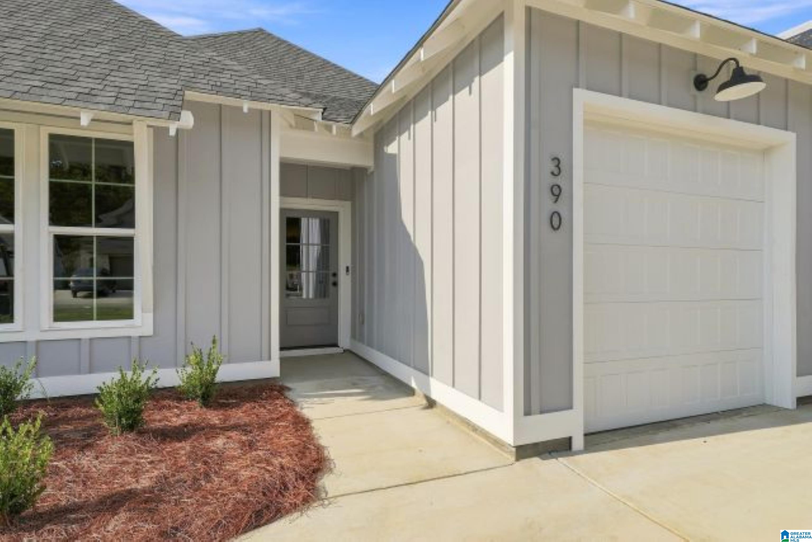 Photo 3 of Single family home for sale at 153 Shiloh Crk Dr, Calera, AL 35040 | MLS# 21449490 | Listing updated on 2026-10-21