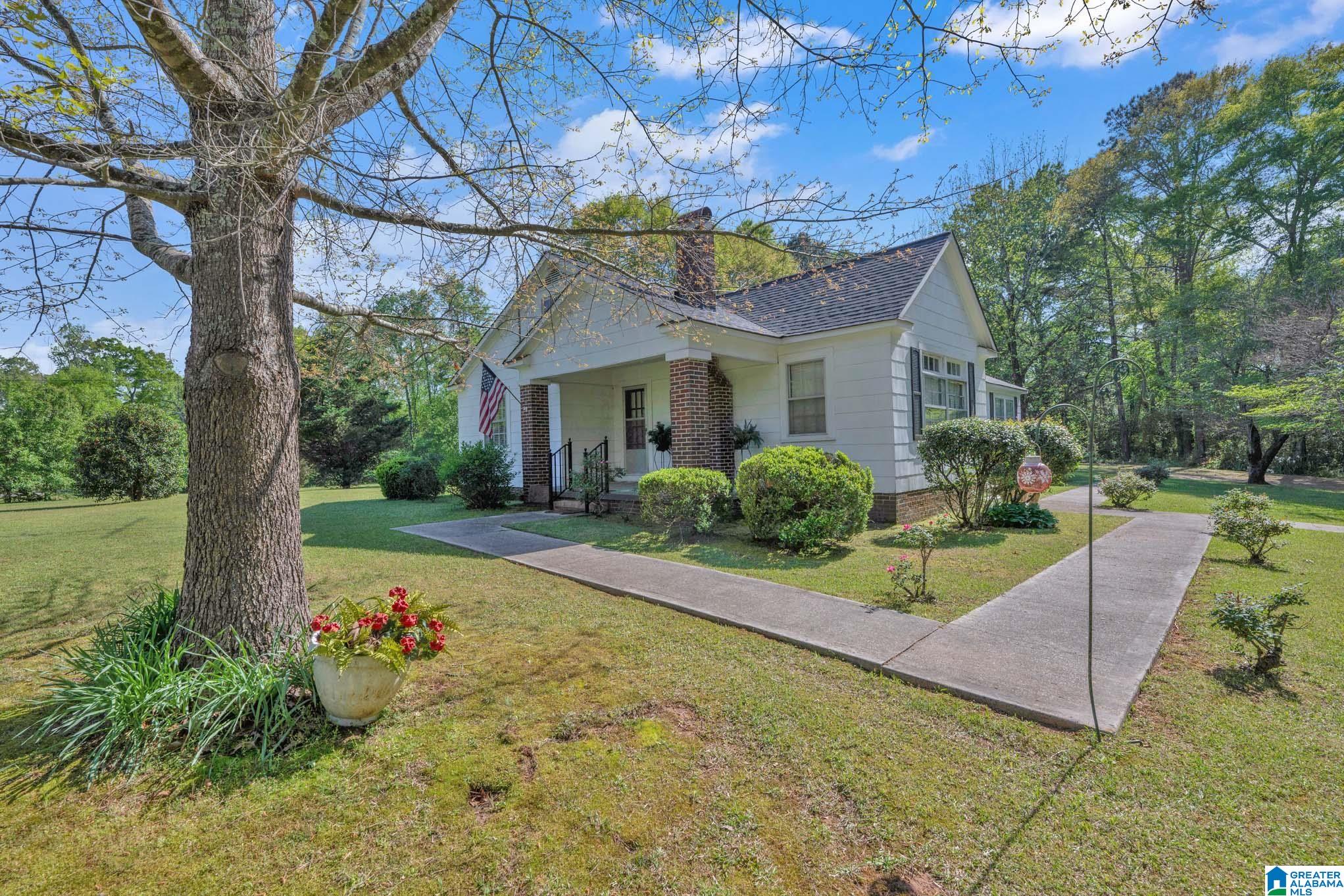 Homes for sale in Hanceville, AL | 301 Williams Avenue, Hanceville, AL 35077 | MLS# 21449503