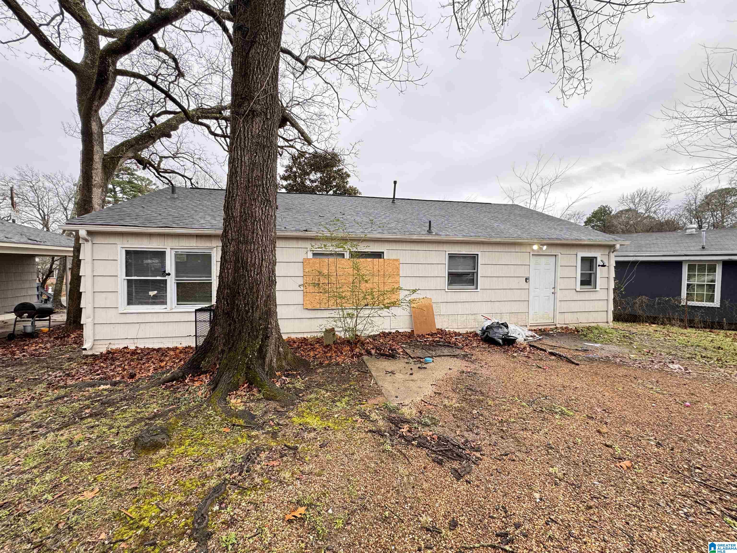 Photo 3 of Single family home for sale at 1101 Carol Cir, Birmingham, AL 35228 | MLS# 21449840 | Listing updated on 2026-08-27