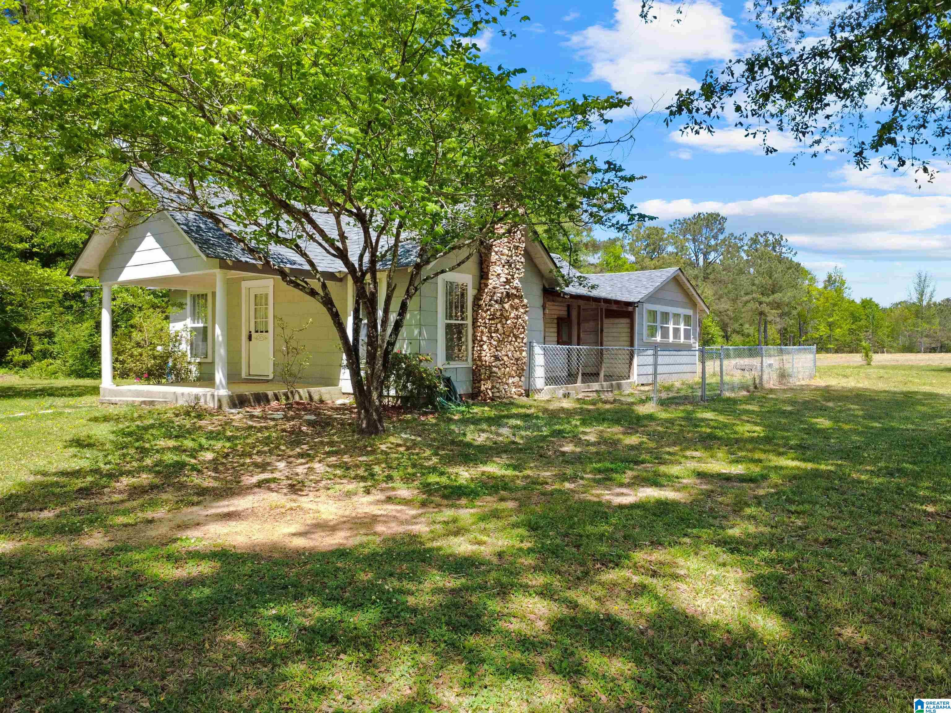 Homes for sale in Sylacauga, AL | 2670 Old Sylacauga Hwy, Sylacauga, AL 35150 | MLS# 21449918