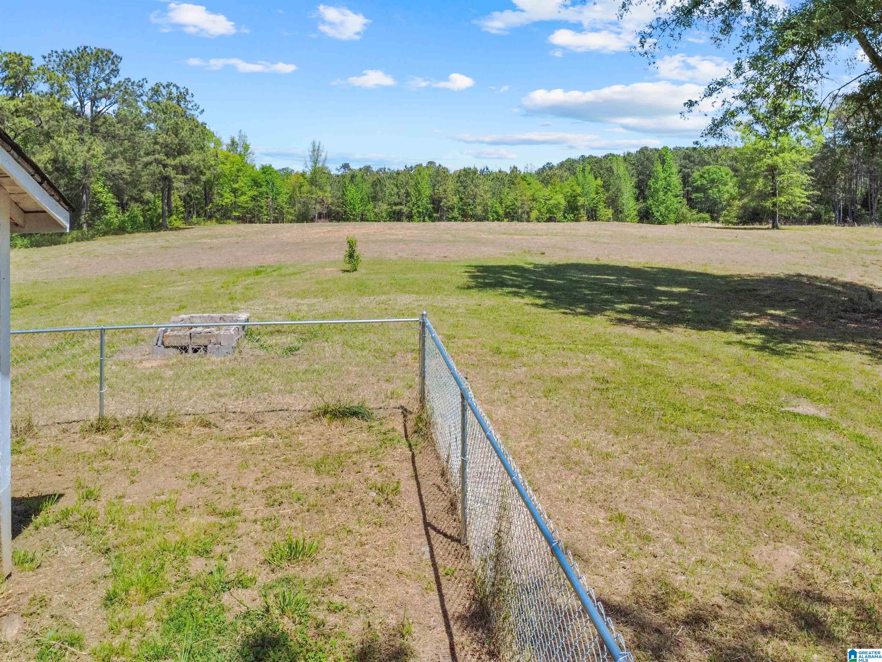 Homes for sale in Sylacauga, AL | 2670 Old Sylacauga Hwy, Sylacauga, AL 35150 | MLS# 21449918