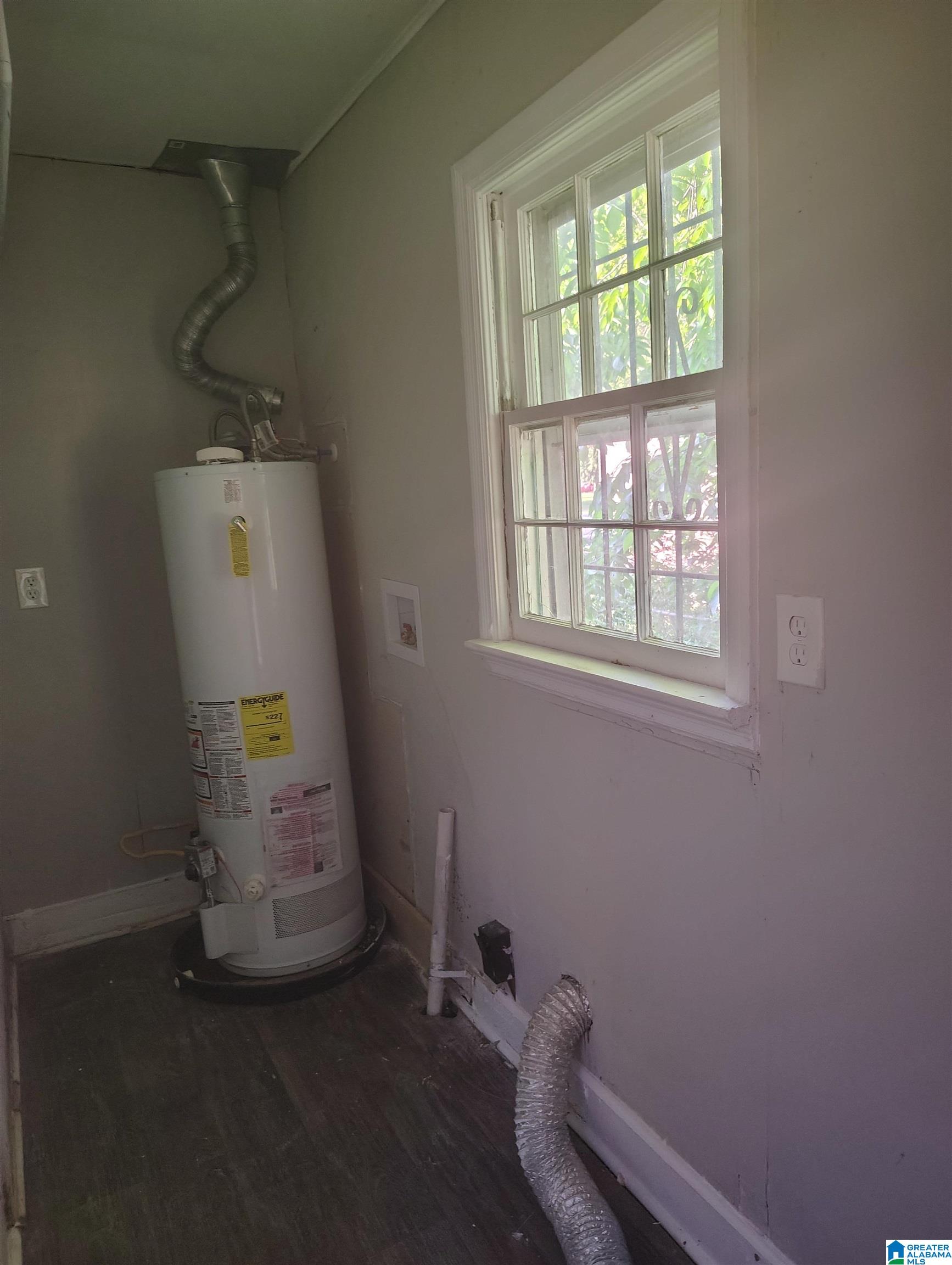 Photo 4 of Single family home for sale at 1717 Saint Charles Ave SW, Birmingham, AL 35211 | MLS# 21450167 | Listing updated on 2026-07-09