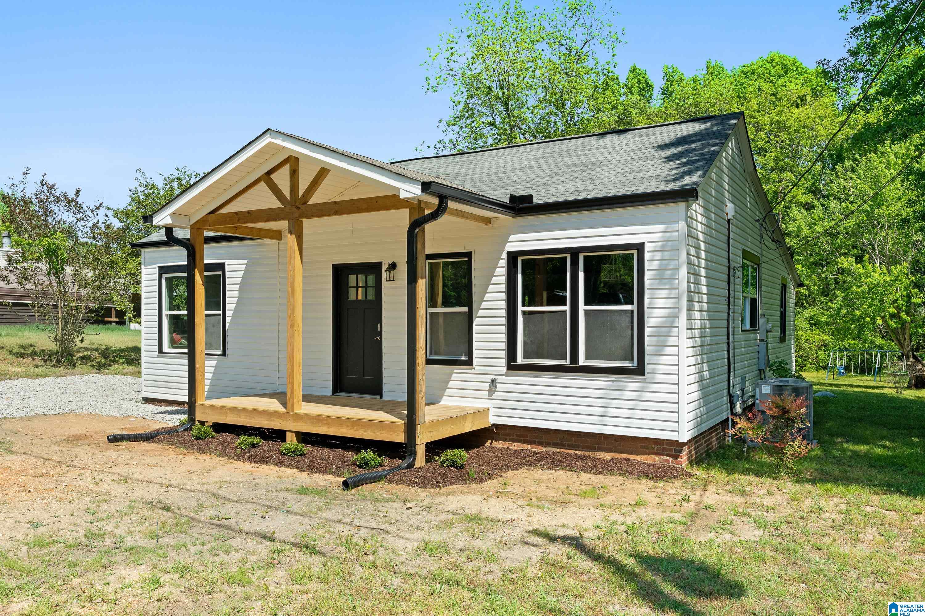 Homes for sale in West Blocton, AL | 216 Pecan Street, West Blocton, AL 35184 | MLS# 21450318