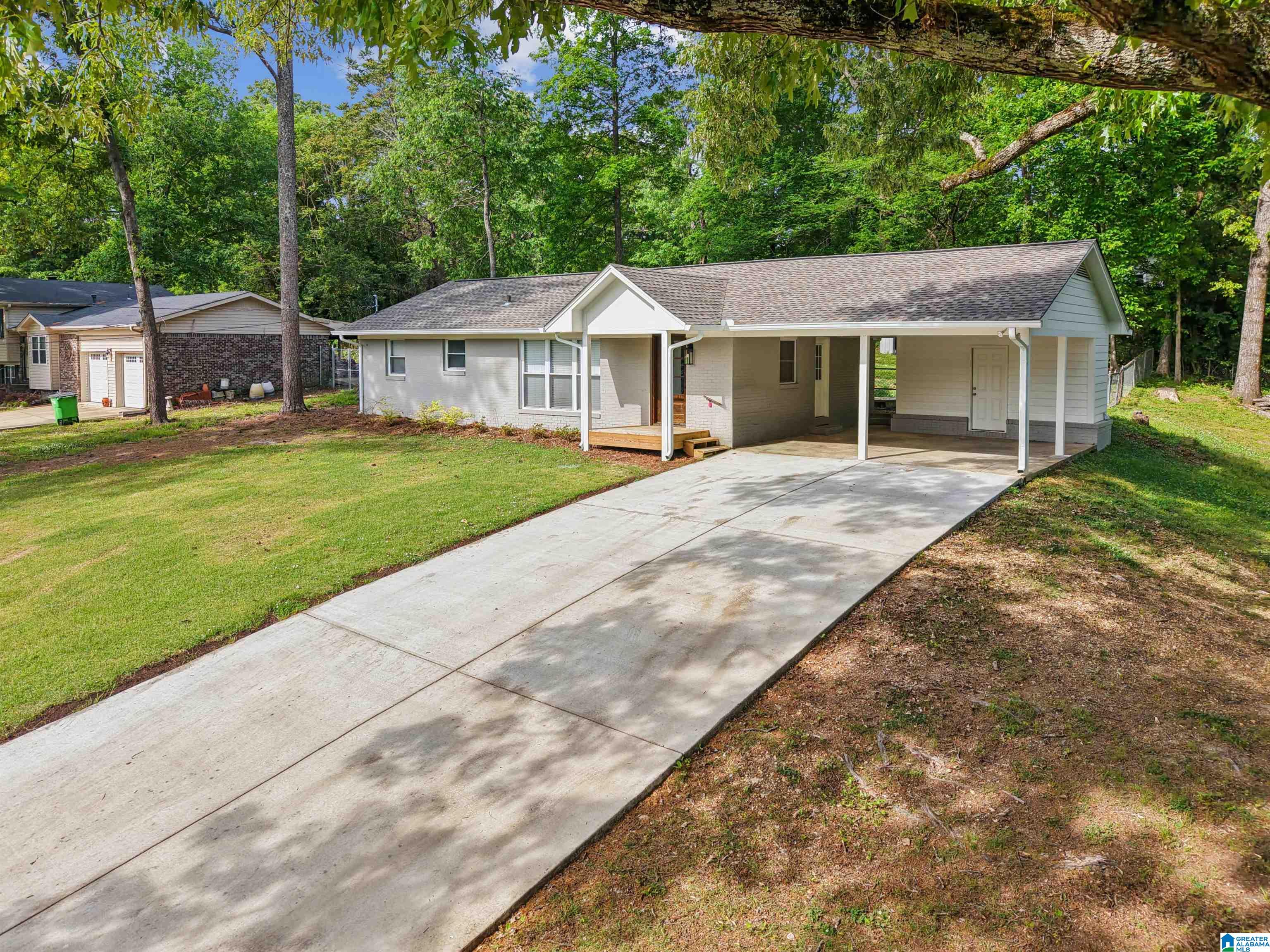 Photo 2 of Single family home for sale at 1282 Katherine St, Leeds, AL 35094 | MLS# 21450352 | Listing updated on 2026-05-31