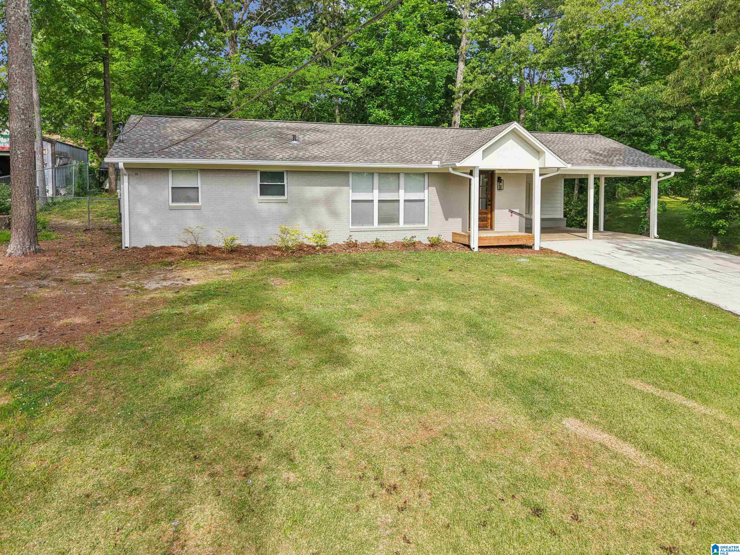Photo 3 of Single family home for sale at 1282 Katherine St, Leeds, AL 35094 | MLS# 21450352 | Listing updated on 2026-05-31
