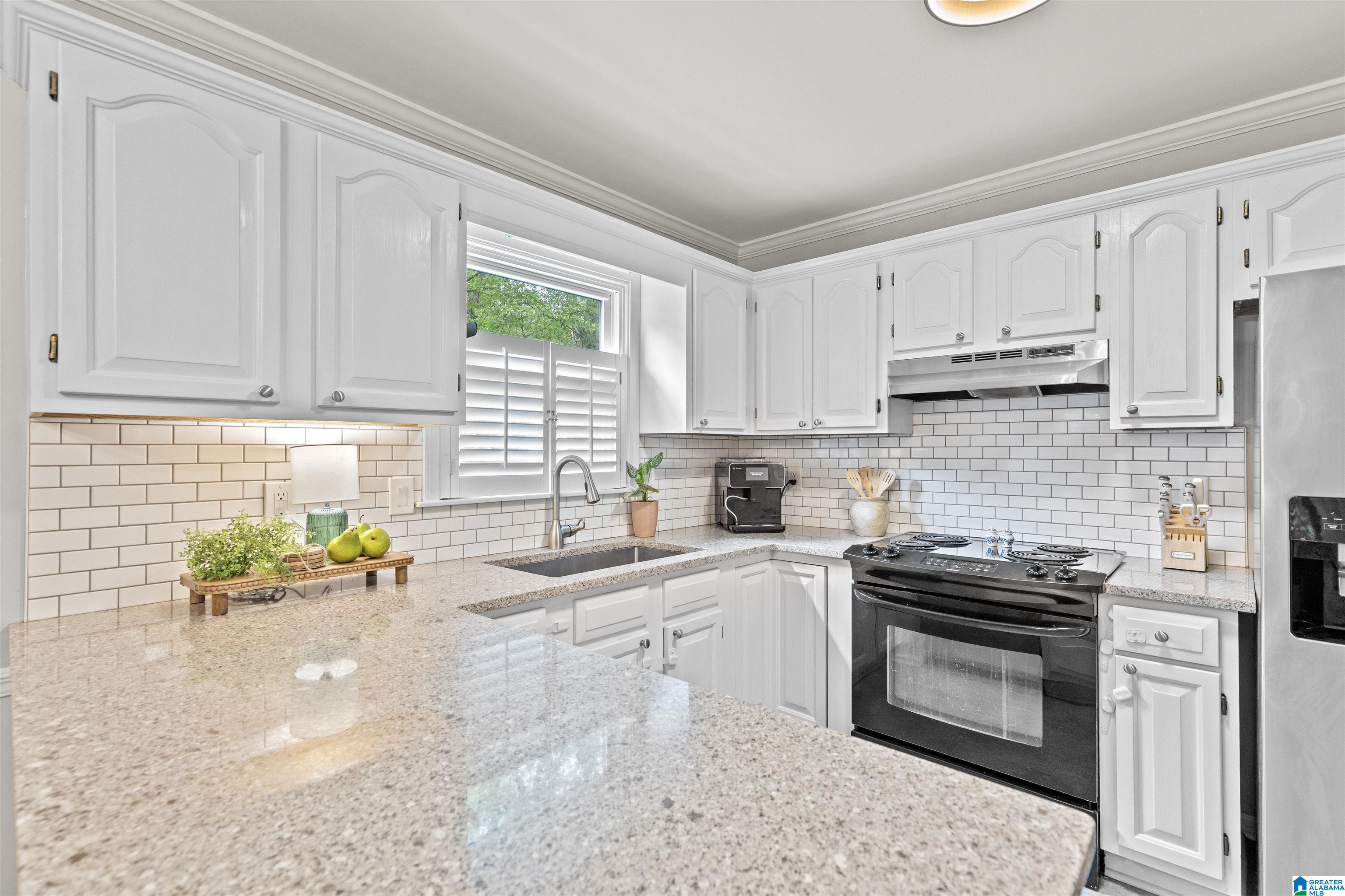3rd image of 6049 Woodvale Road, Helena, AL 35080 | MLS# 21450446