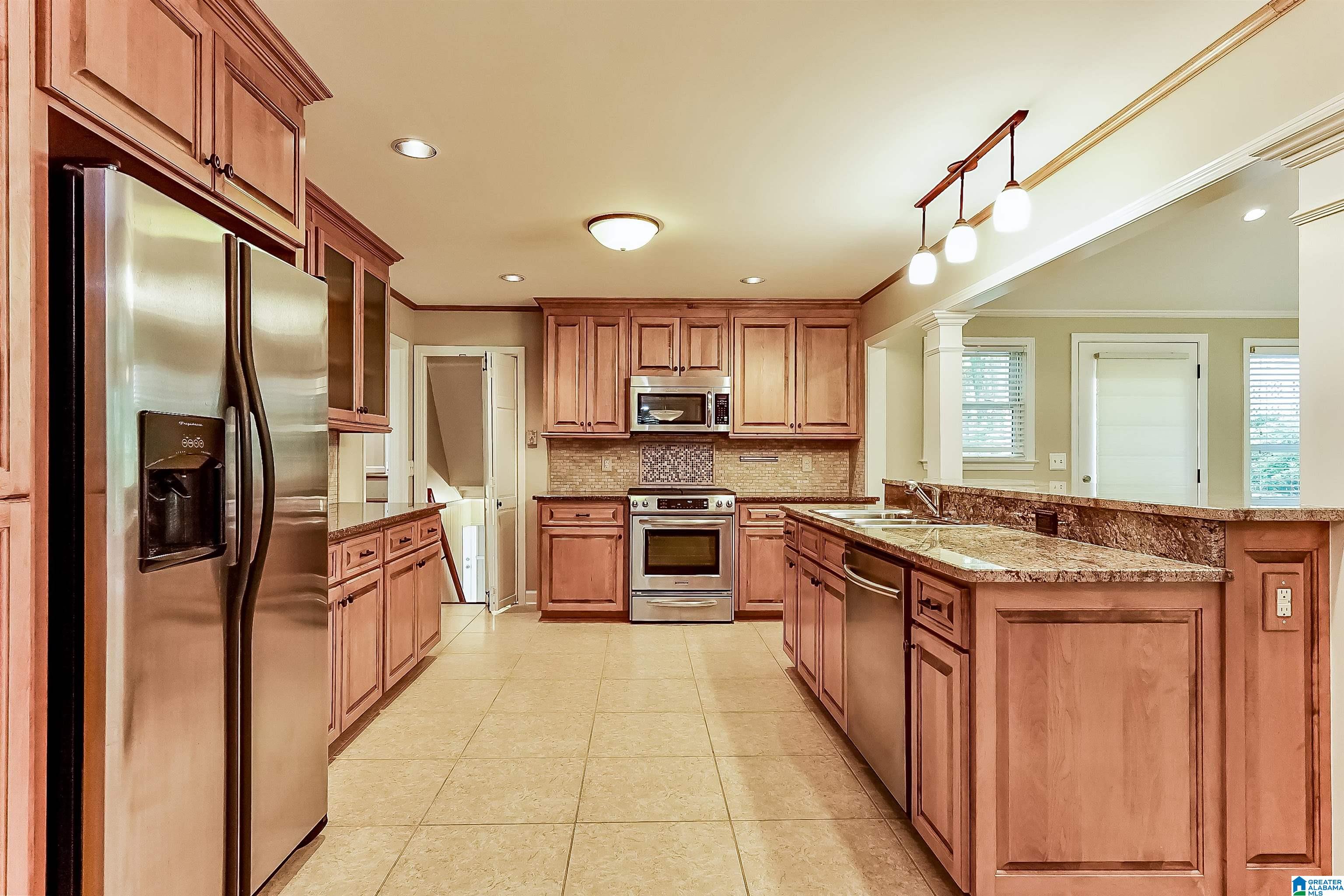 3rd image of 1330 Hillwood Dr, Alabaster, AL 35007 | MLS# 21450513