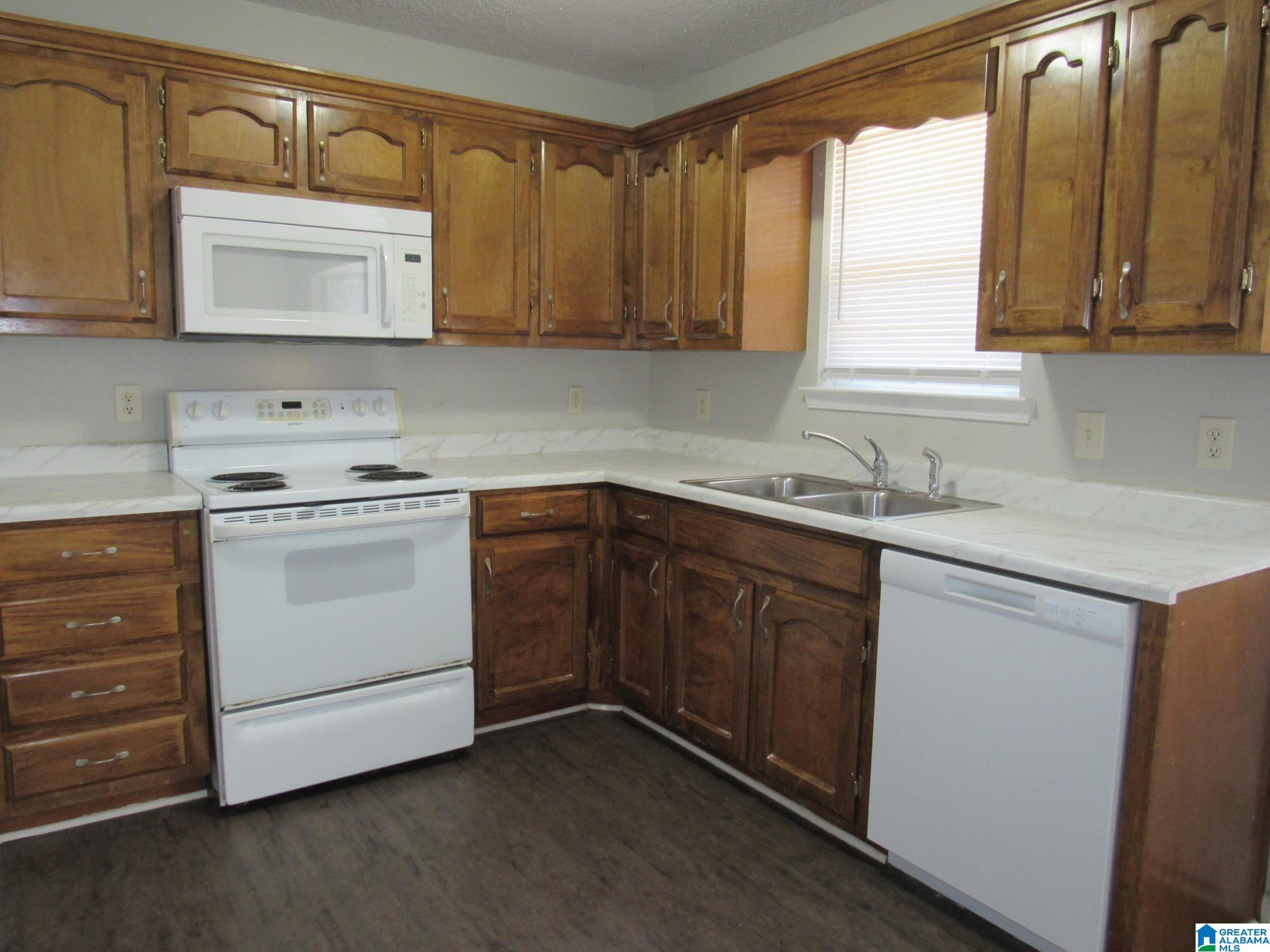 Photo 4 of Sale Pending at 1737 Molly Ln, Birmingham, AL 35235 | MLS# 21450639 | Listing updated on 2026-07-31
