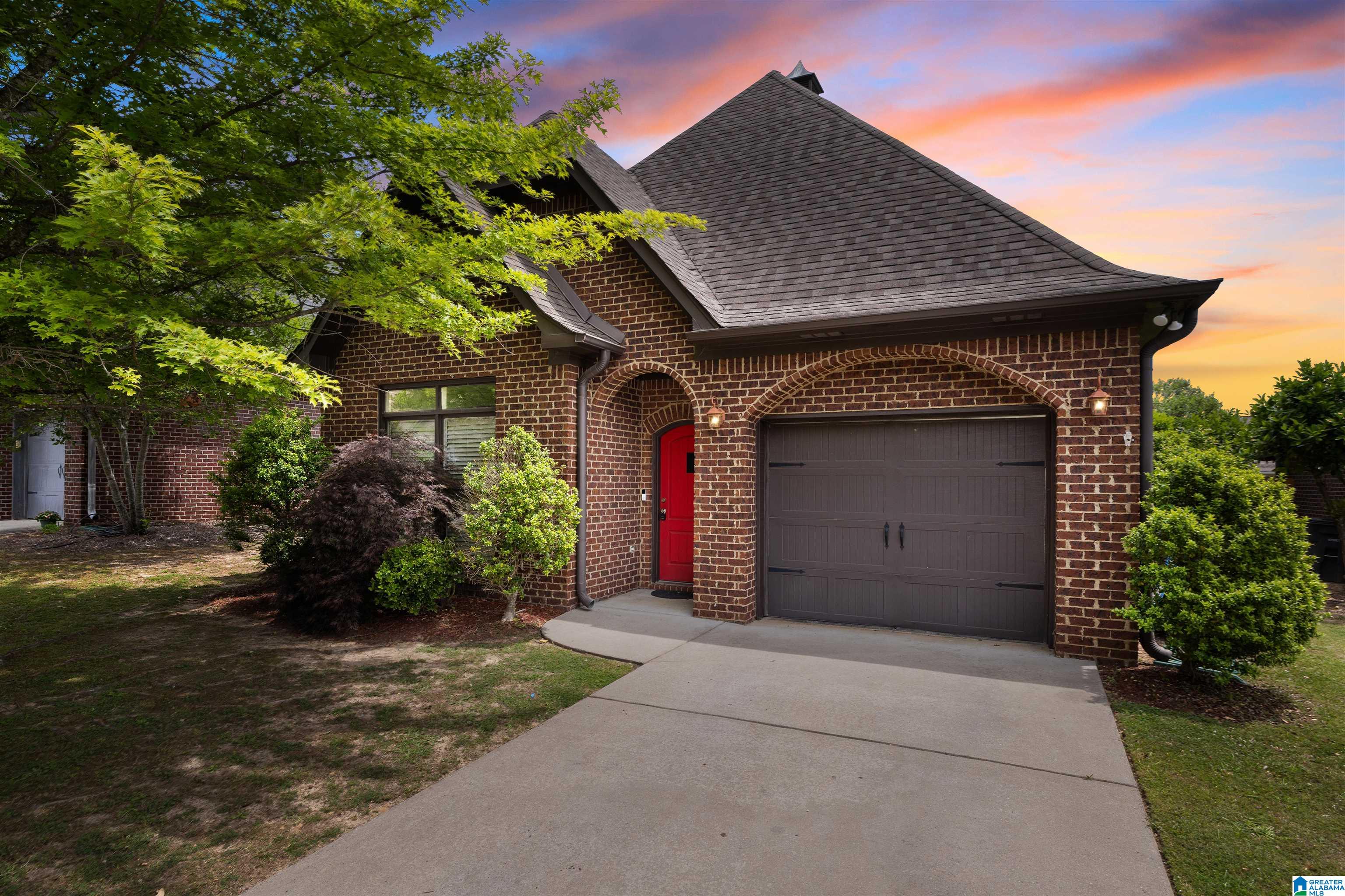 Photo 1 of Single family home for sale at 1165 Overlook Dr, Trussville, AL 35173 | MLS# 21450738 | Listing updated on 2026-08-31
