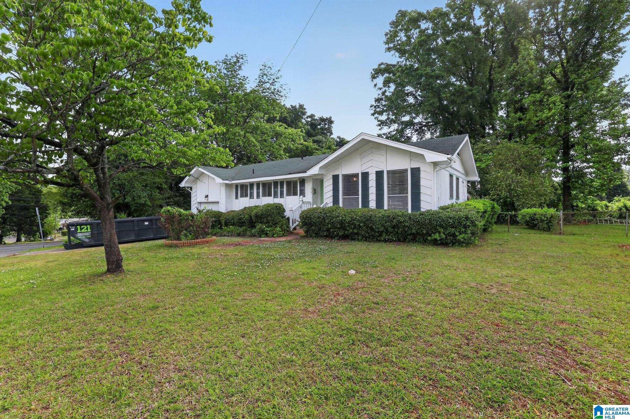 Photo 3 of Sale Pending at 1501 16th Way Sw, Birmingham, AL 35211 | MLS# 21450999 | Listing updated on 2026-09-14