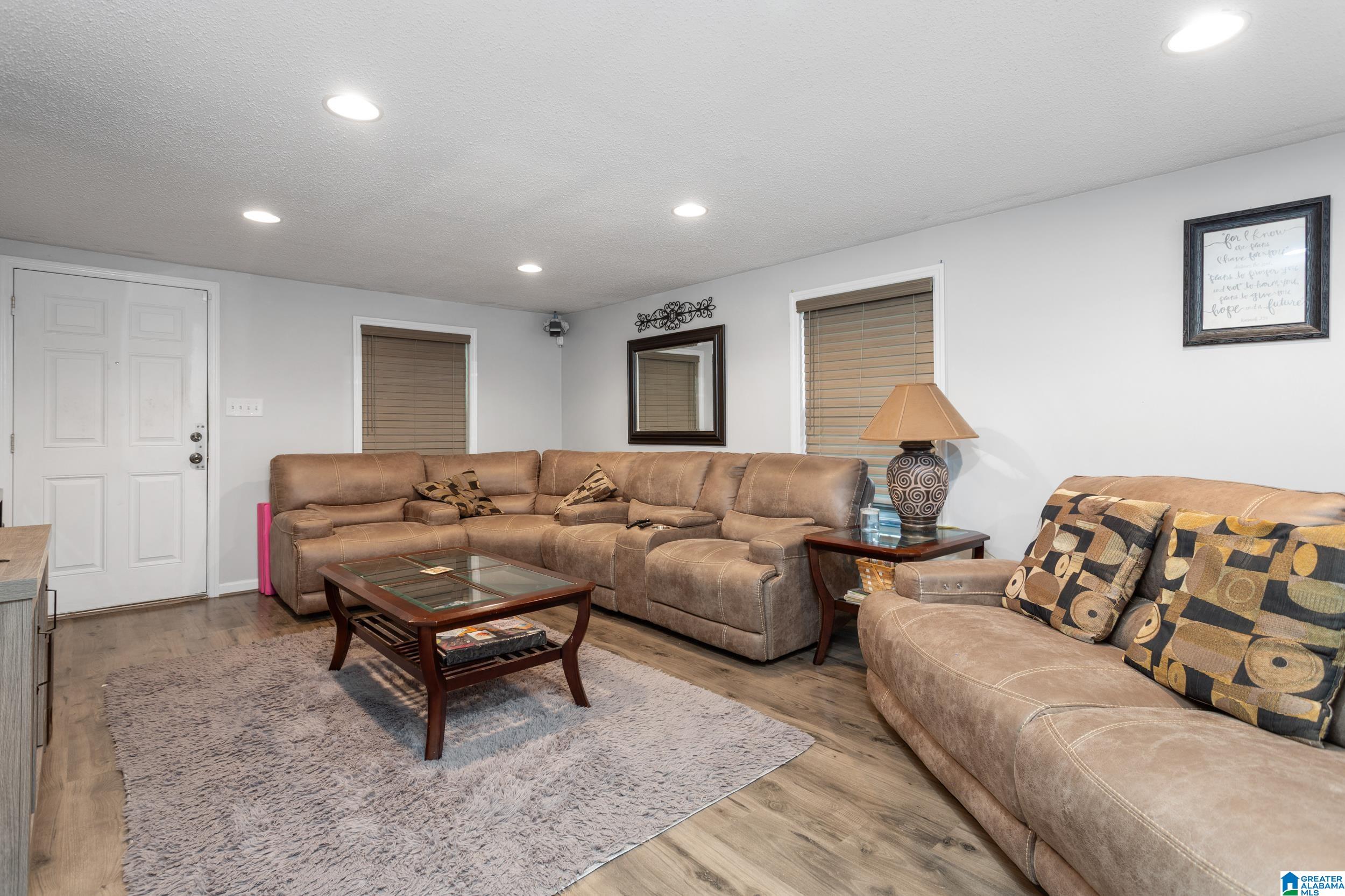 Photo 4 of Sale Pending at 8420 Lawley Ave, Leeds, AL 35094 | MLS# 21451036 | Listing updated on 2026-06-03
