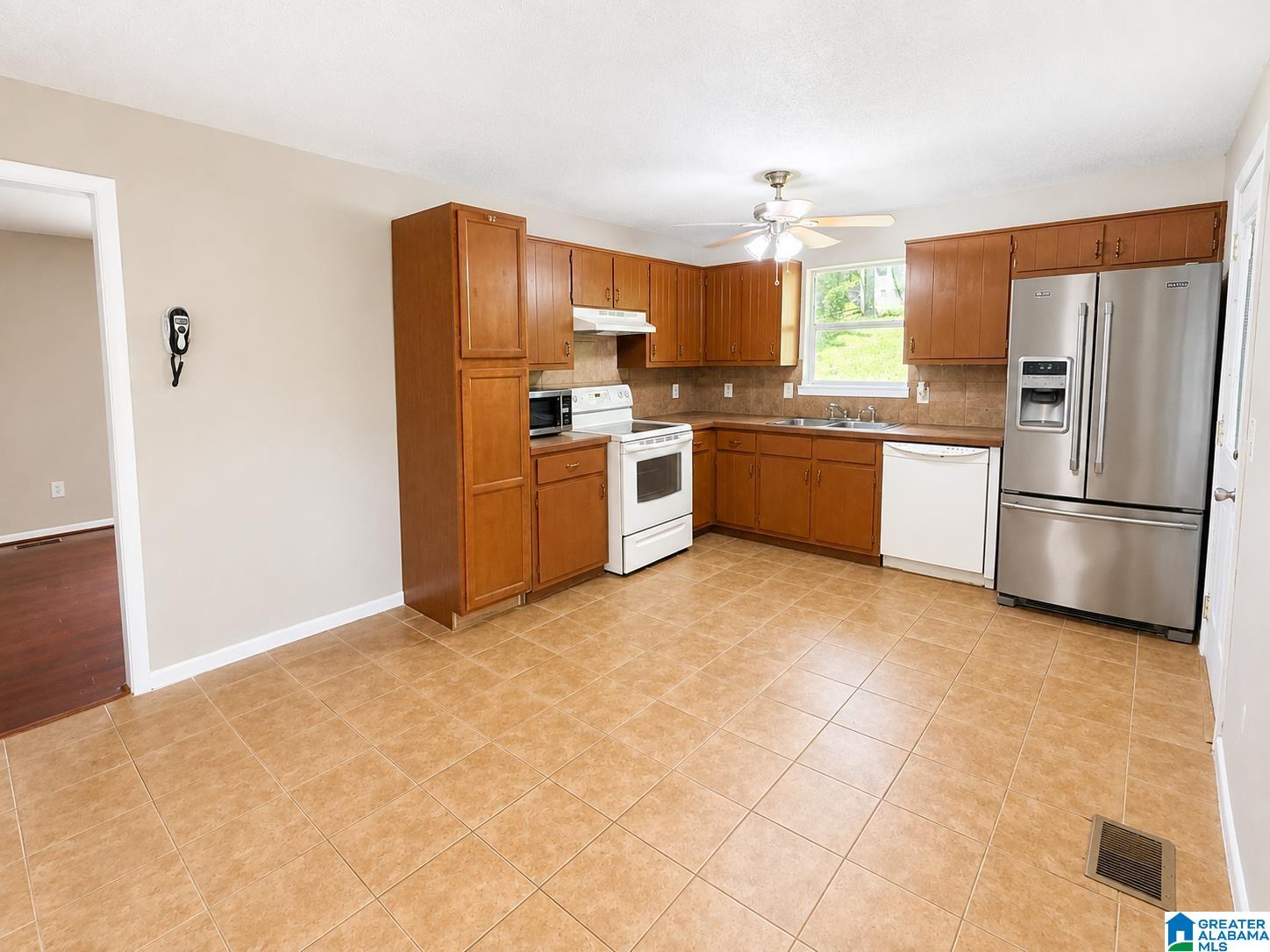 Photo 4 of Single family home for sale at 5009 Ewell Ln, Irondale, AL 35210 | MLS# 21451227 | Listing updated on 2026-09-13