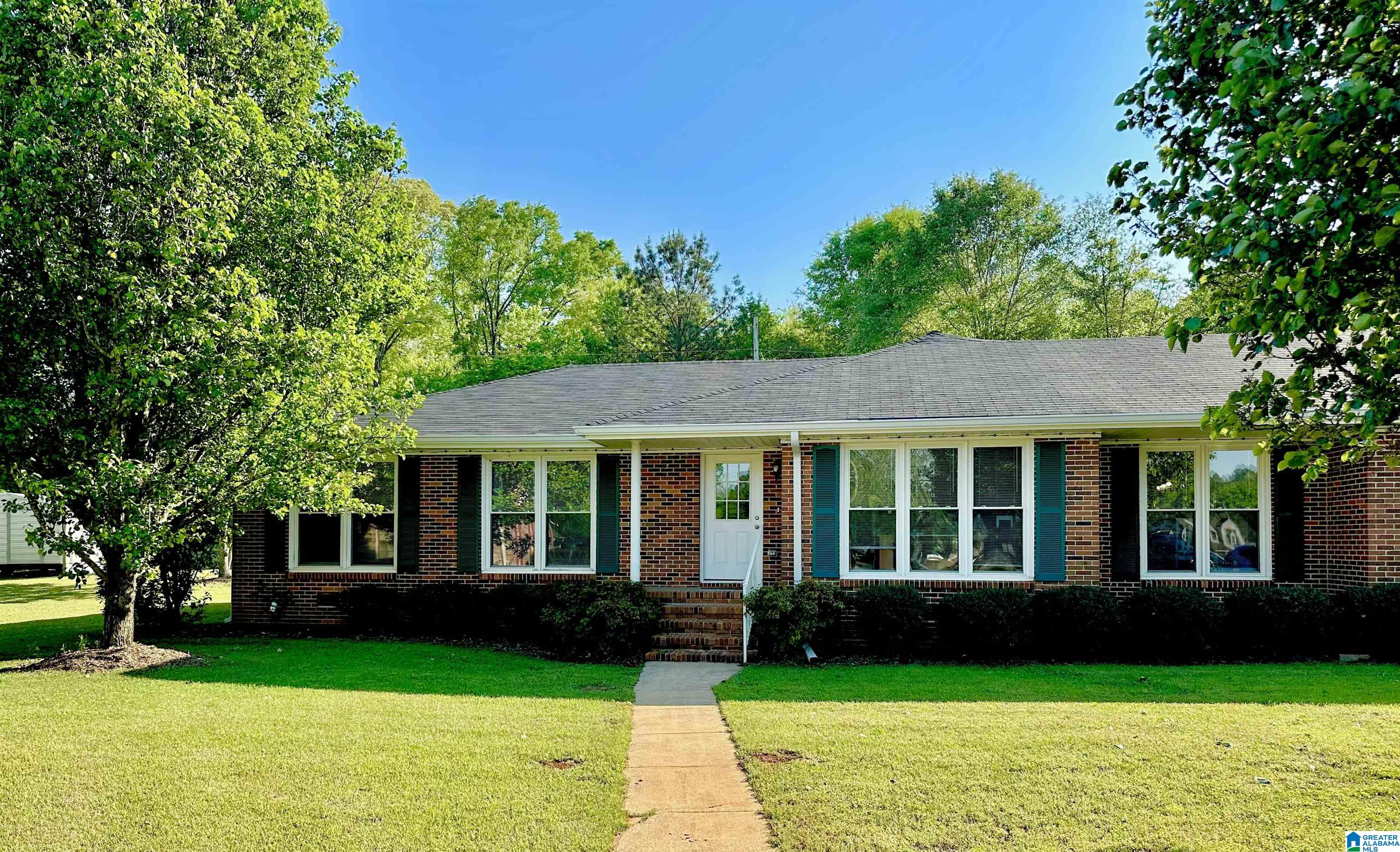 Homes for sale in Sylacauga, AL | 817 Taylor Circle, Sylacauga, AL 35150 | MLS# 21451340