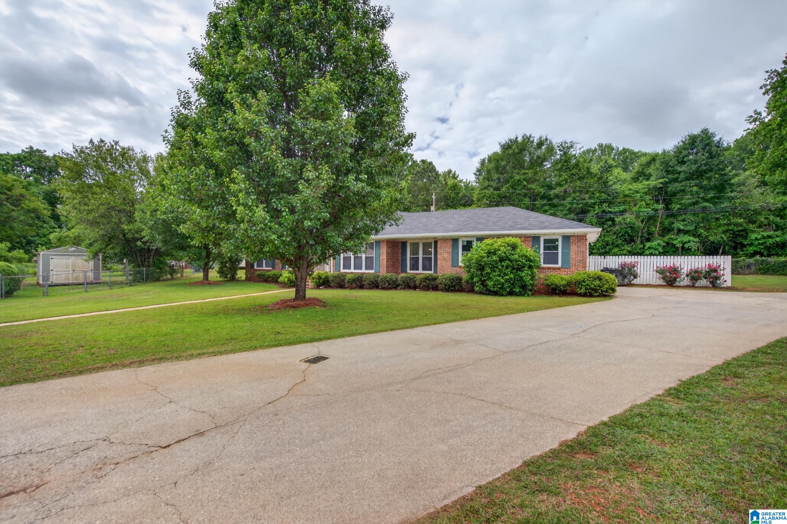 Homes for sale in Sylacauga, AL | 817 Taylor Circle, Sylacauga, AL 35150 | MLS# 21451340