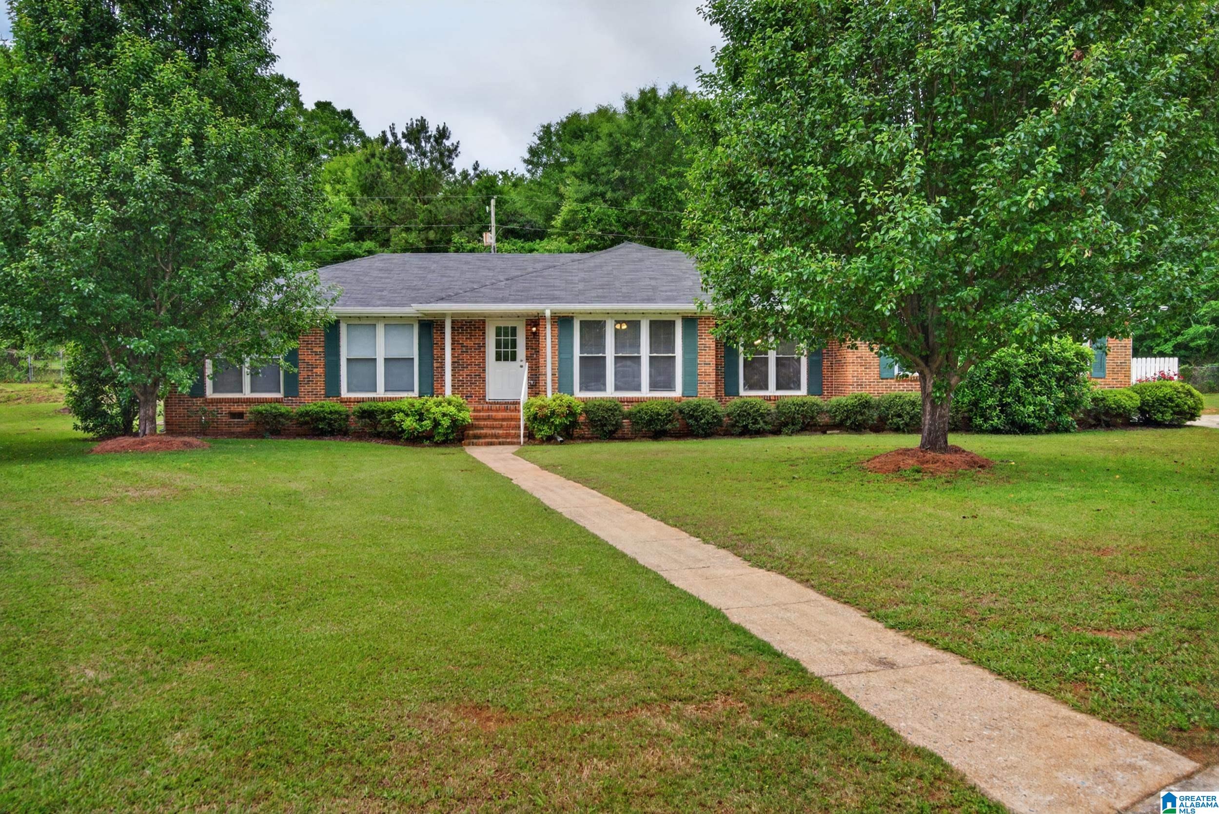 Homes for sale in Sylacauga, AL | 817 Taylor Circle, Sylacauga, AL 35150 | MLS# 21451340