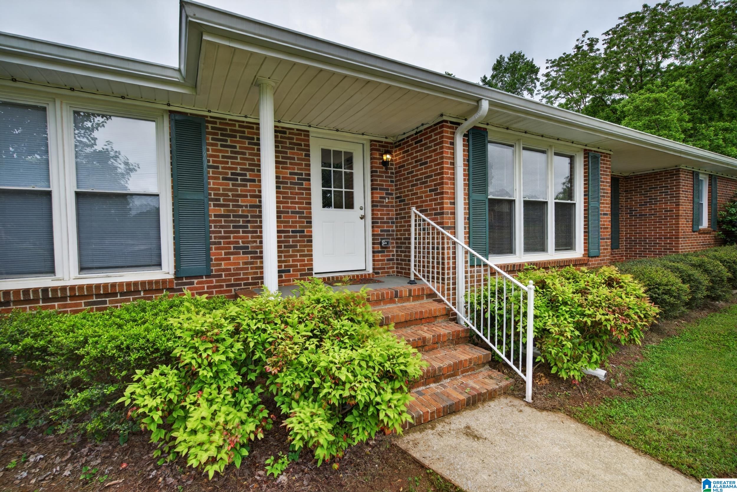 Homes for sale in Sylacauga, AL | 817 Taylor Circle, Sylacauga, AL 35150 | MLS# 21451340