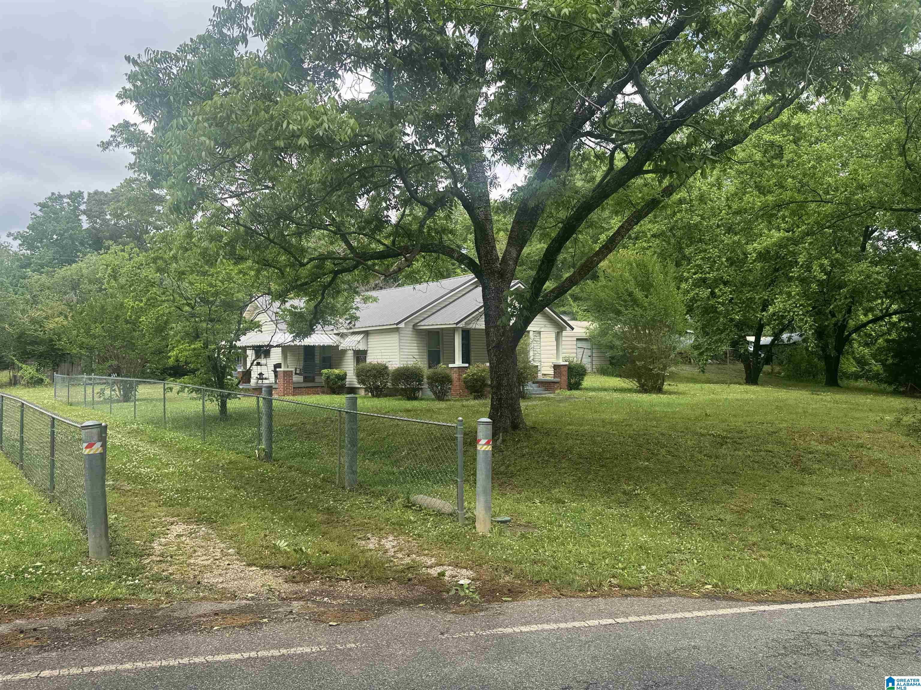 Photo 2 of Single family home for sale at 264 Old Coldwater Rd, Anniston, AL 36201 | MLS# 21451426 | Listing updated on 2026-04-30
