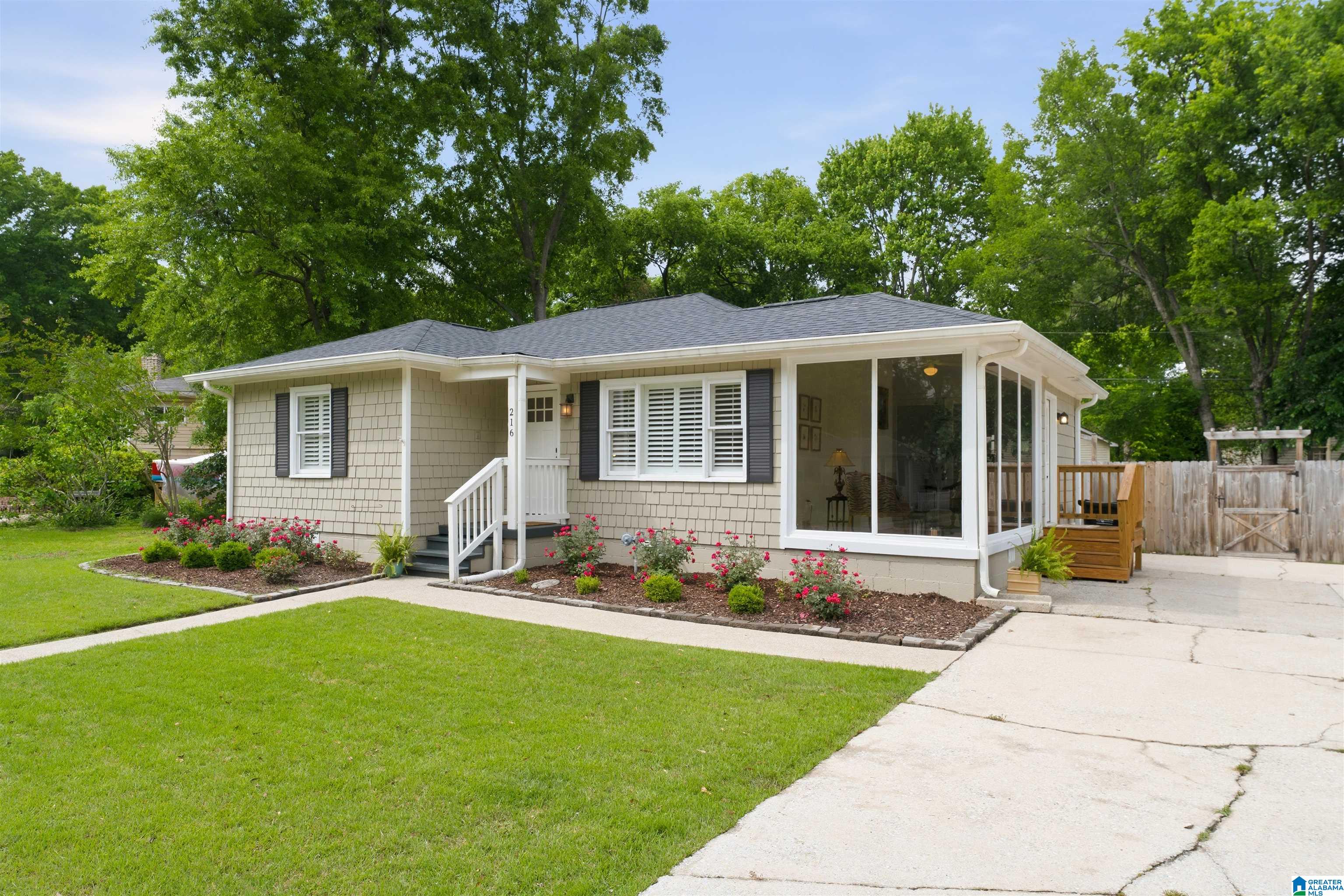 Homes for sale in Homewood, AL | 216 Montgomery Lane, Homewood, AL 35209 | MLS# 21451438