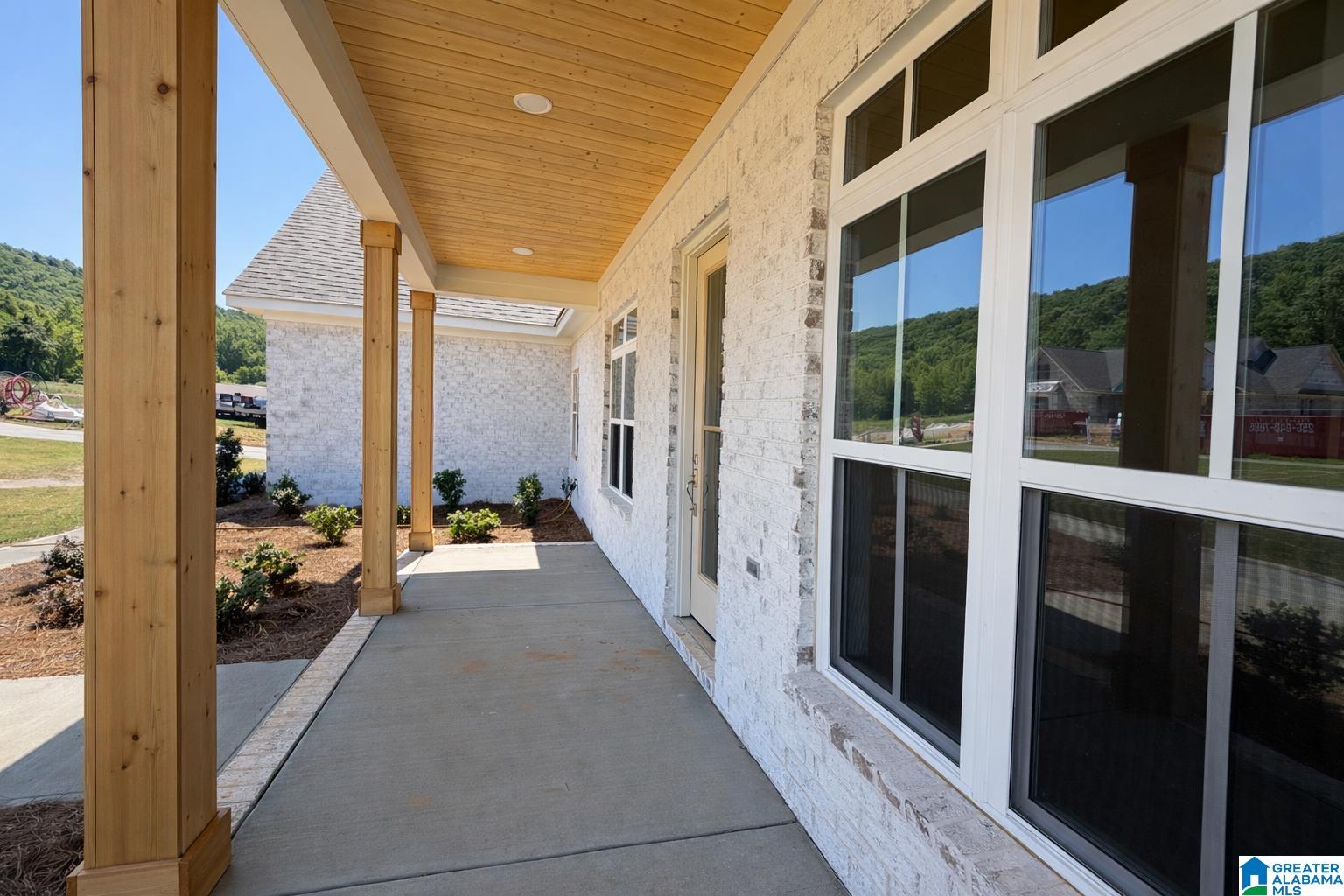 Homes for sale in Guntersville, AL | 372 Lake Creek Dr, Guntersville, AL 35976 | MLS# 21451882