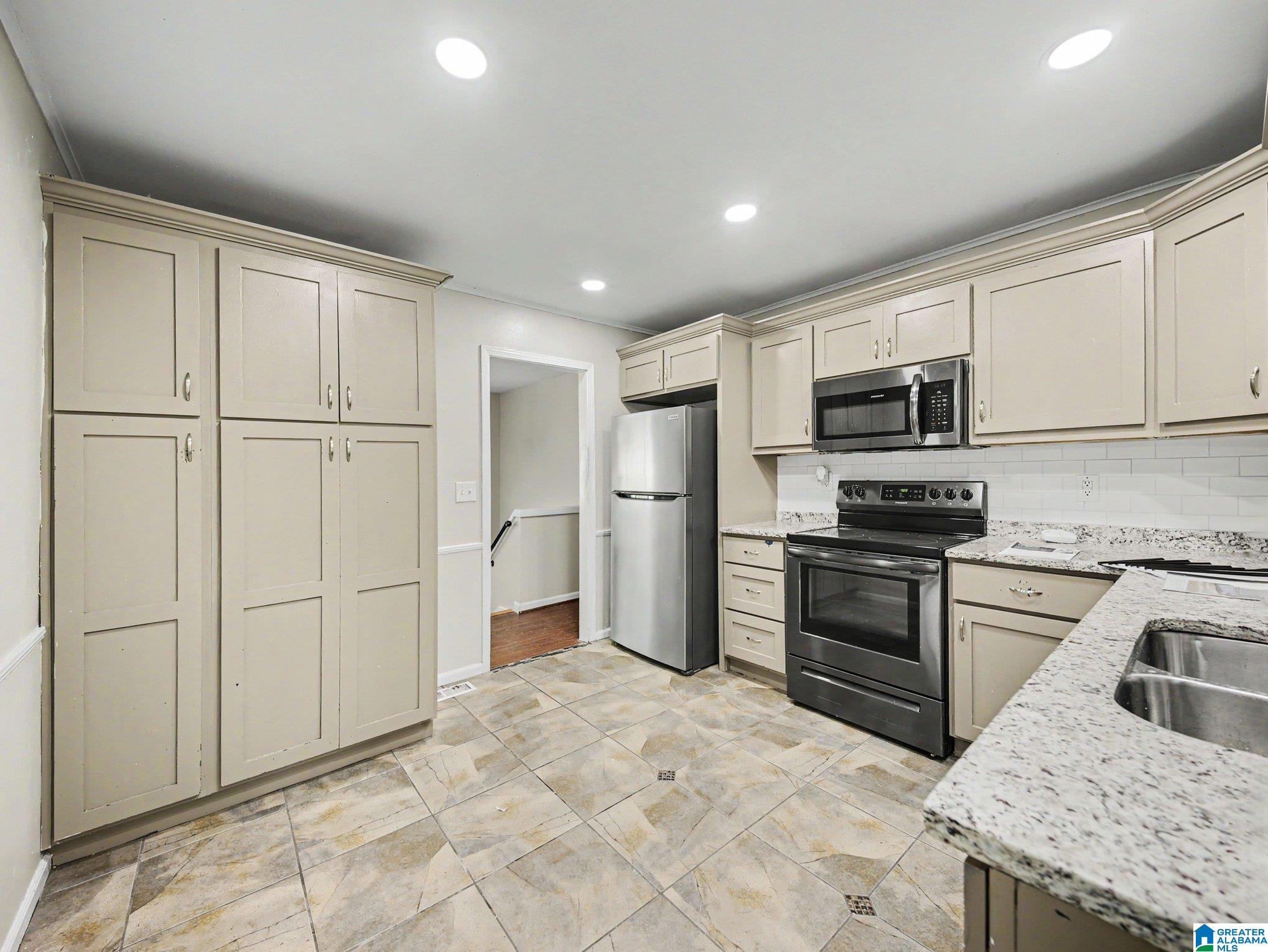 Photo 3 of Single family home for sale at 1209 Westridge Ln, Birmingham, AL 35235 | MLS# 21452007 | Listing updated on 2026-09-03