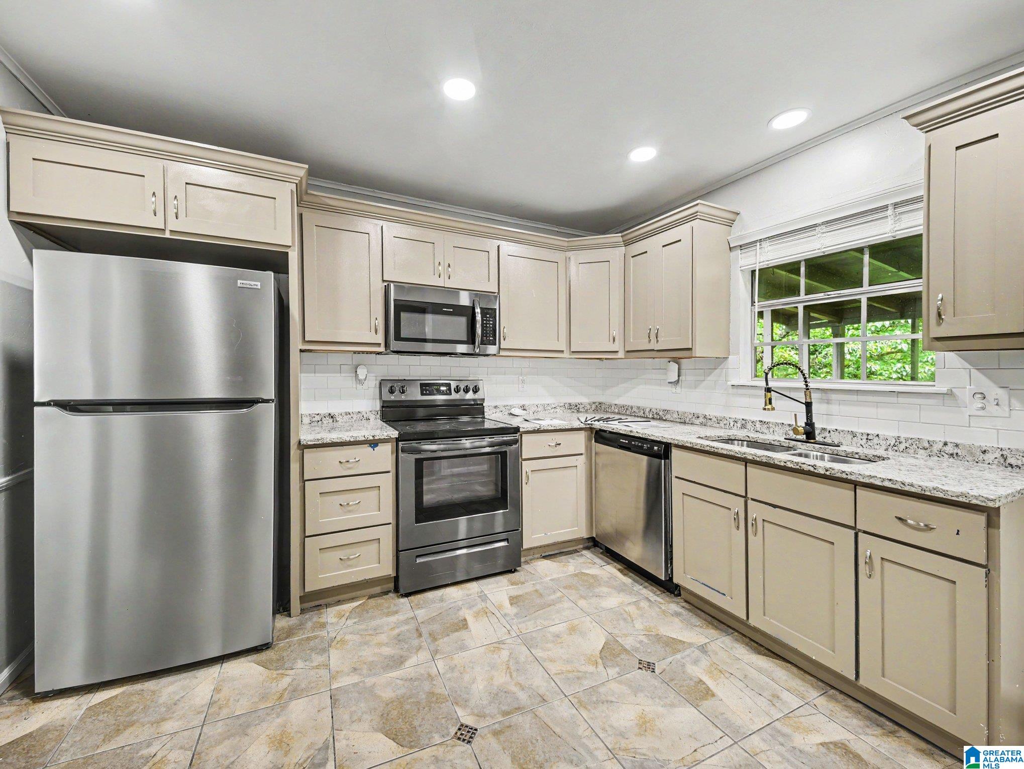 Photo 4 of Single family home for sale at 1209 Westridge Ln, Birmingham, AL 35235 | MLS# 21452007 | Listing updated on 2026-09-03