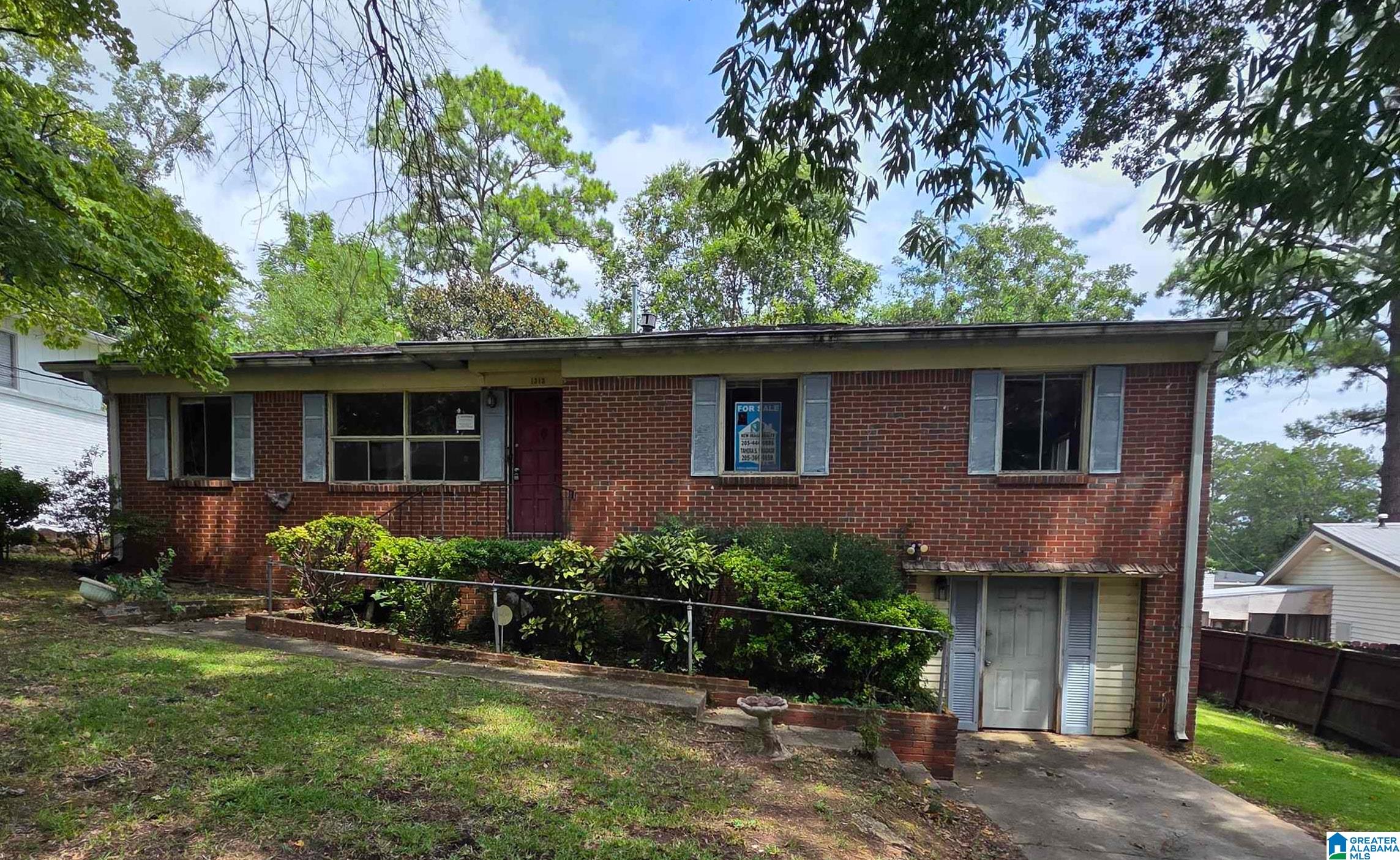 1313 HATFIELD LANE