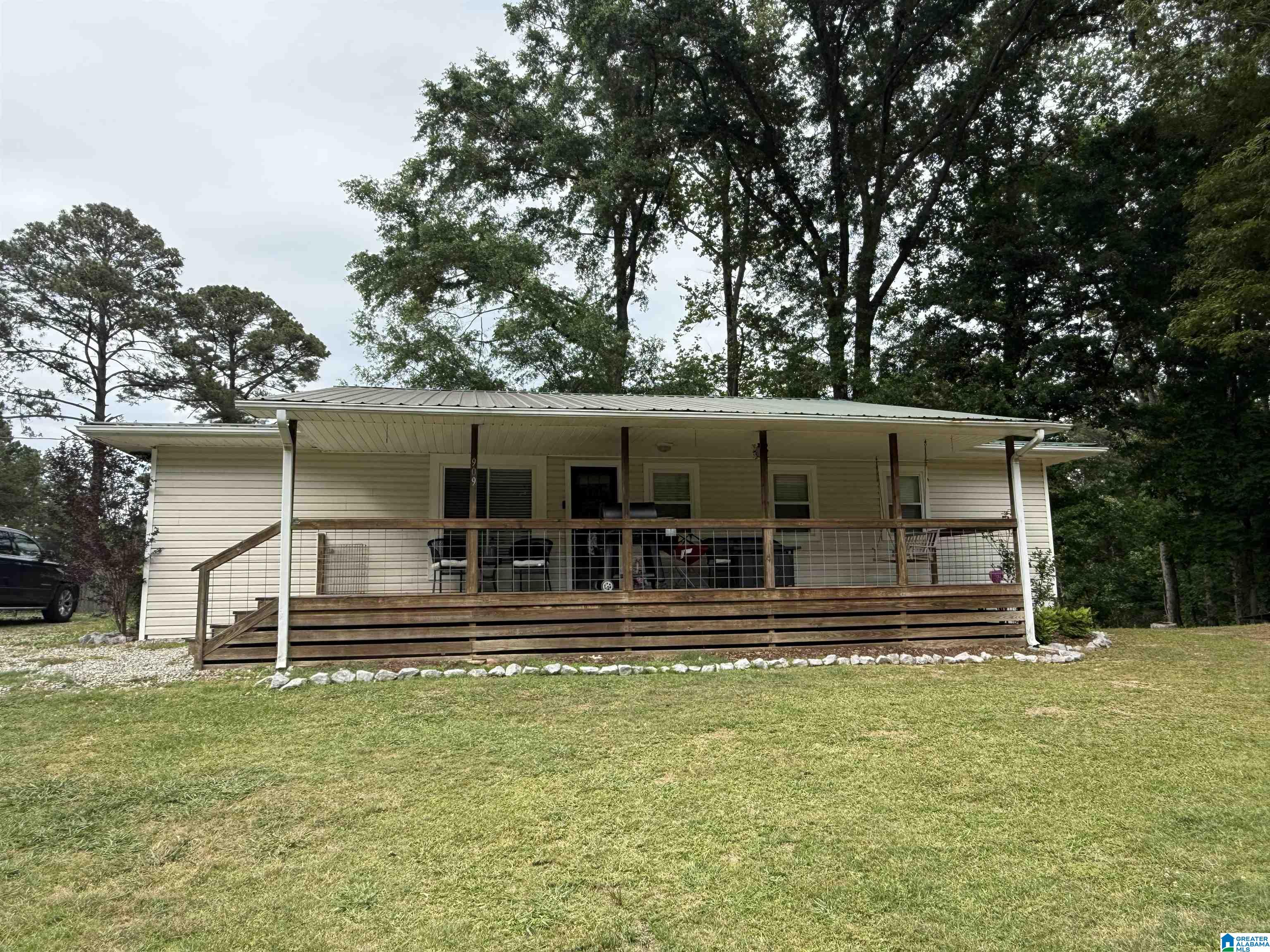Homes for sale in Bessemer, AL | 909 Buddy Vines Camp Road, Bessemer, AL 35023 | MLS# 21452019