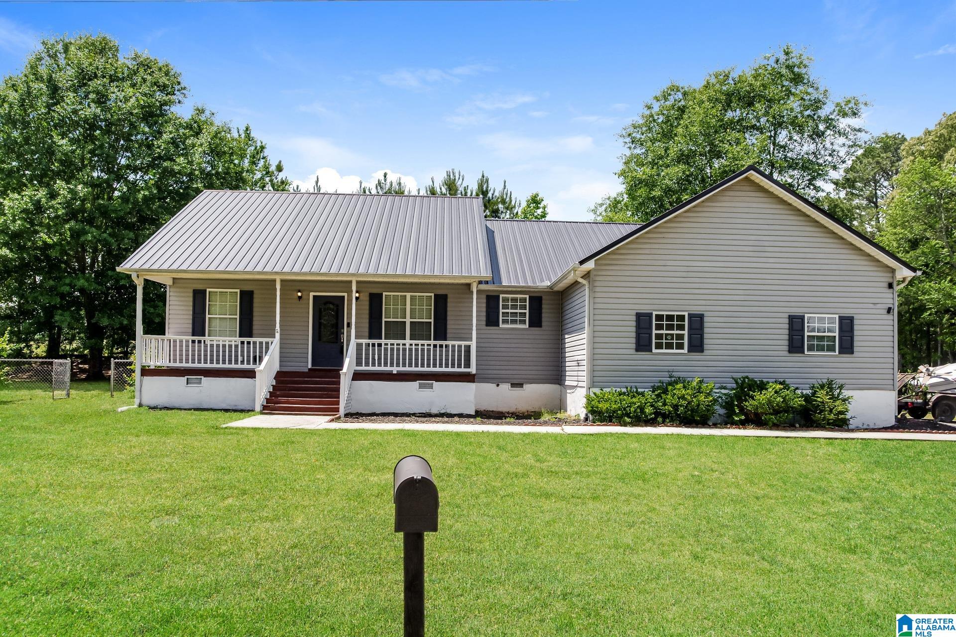 Homes for sale in Guntersville, AL | 20 Leach Dr, Guntersville, AL 35976 | MLS# 21452419