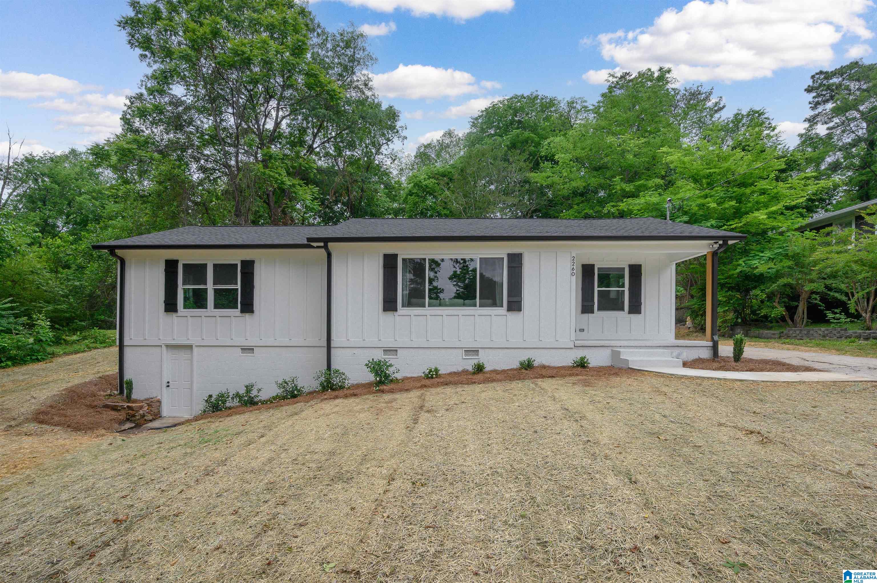 Photo 3 of Single family home for sale at 2260 Pine Ln, Hoover, AL 35226 | MLS# 21452433 | Listing updated on 2026-07-31