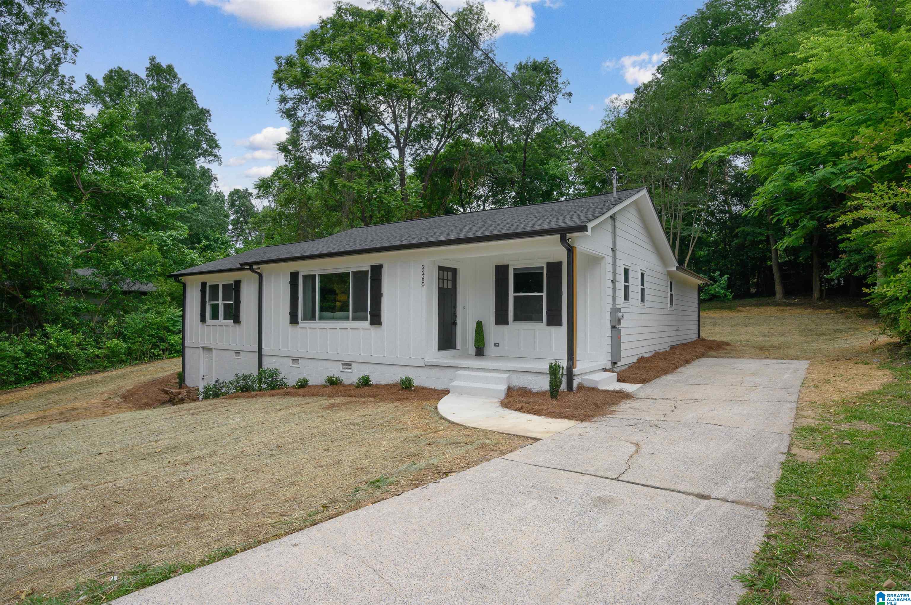 Photo 3 of Single family home for sale at 2260 Pine Ln, Hoover, AL 35226 | MLS# 21452433 | Listing updated on 2026-07-31