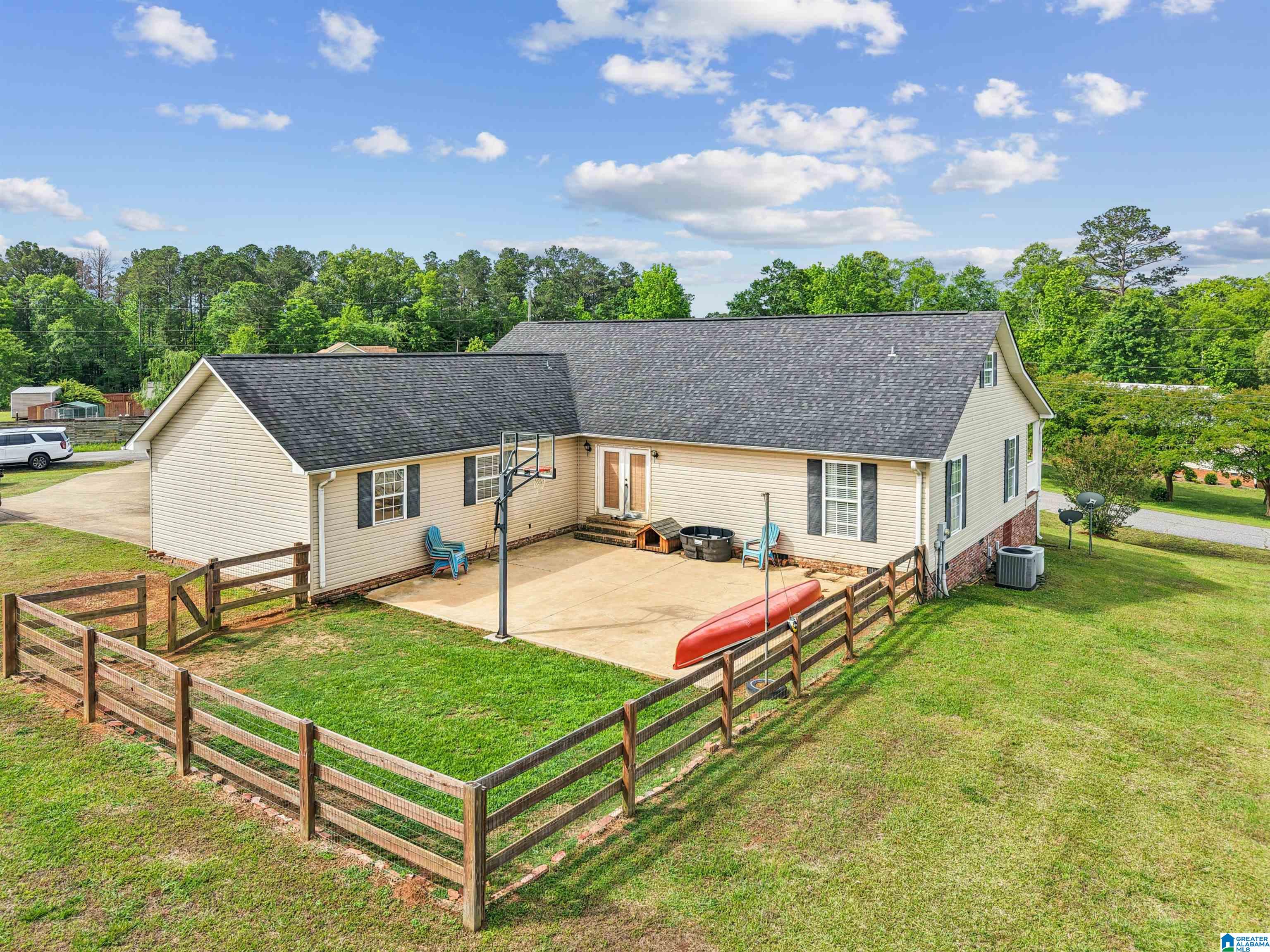 Homes for sale in Sylacauga, AL | 21 Nora Lane, Sylacauga, AL 35151 | MLS# 21452523