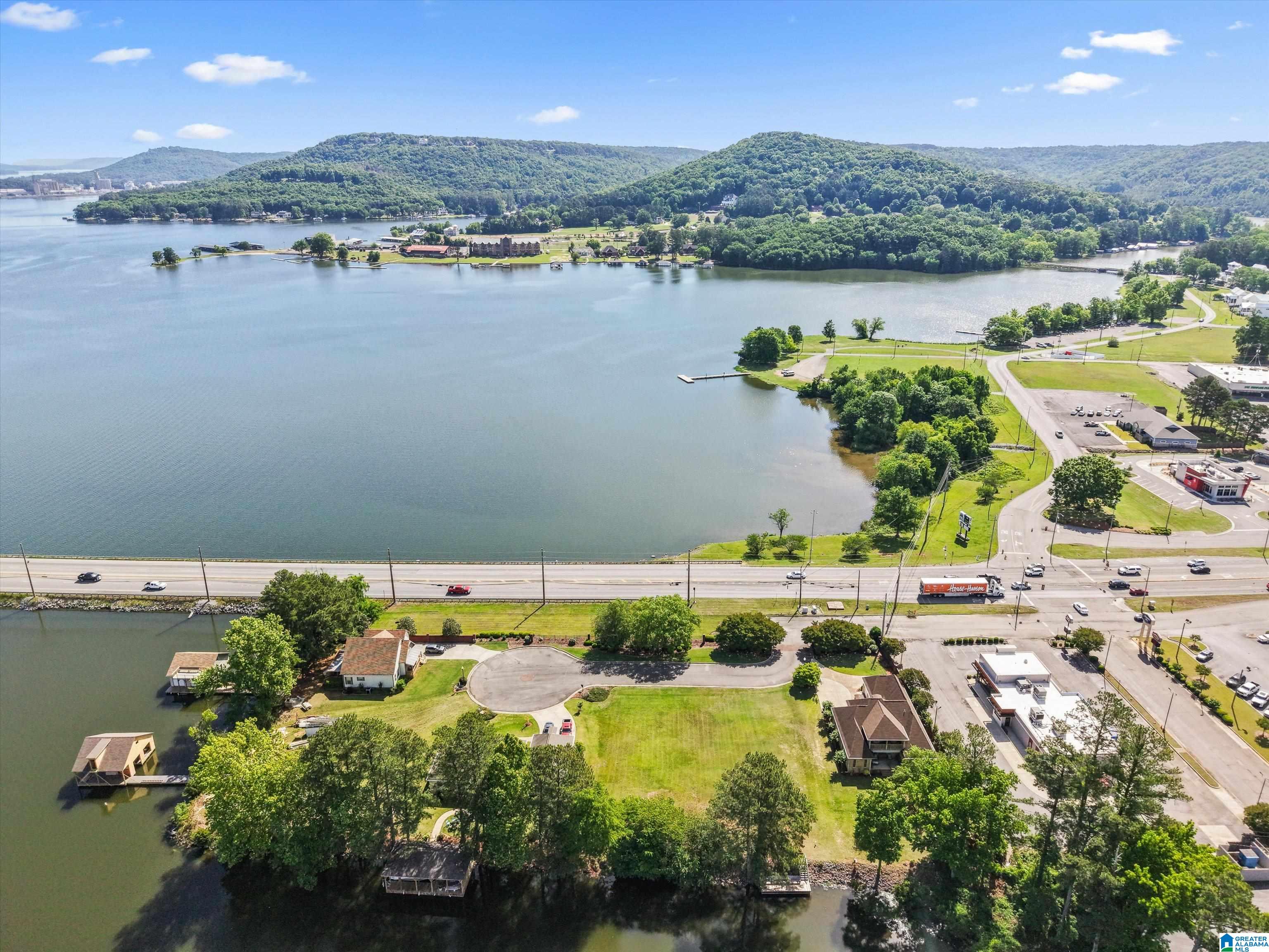 Homes for sale in Guntersville, AL | 109 Riveria Dr, Guntersville, AL 35976 | MLS# 21452588