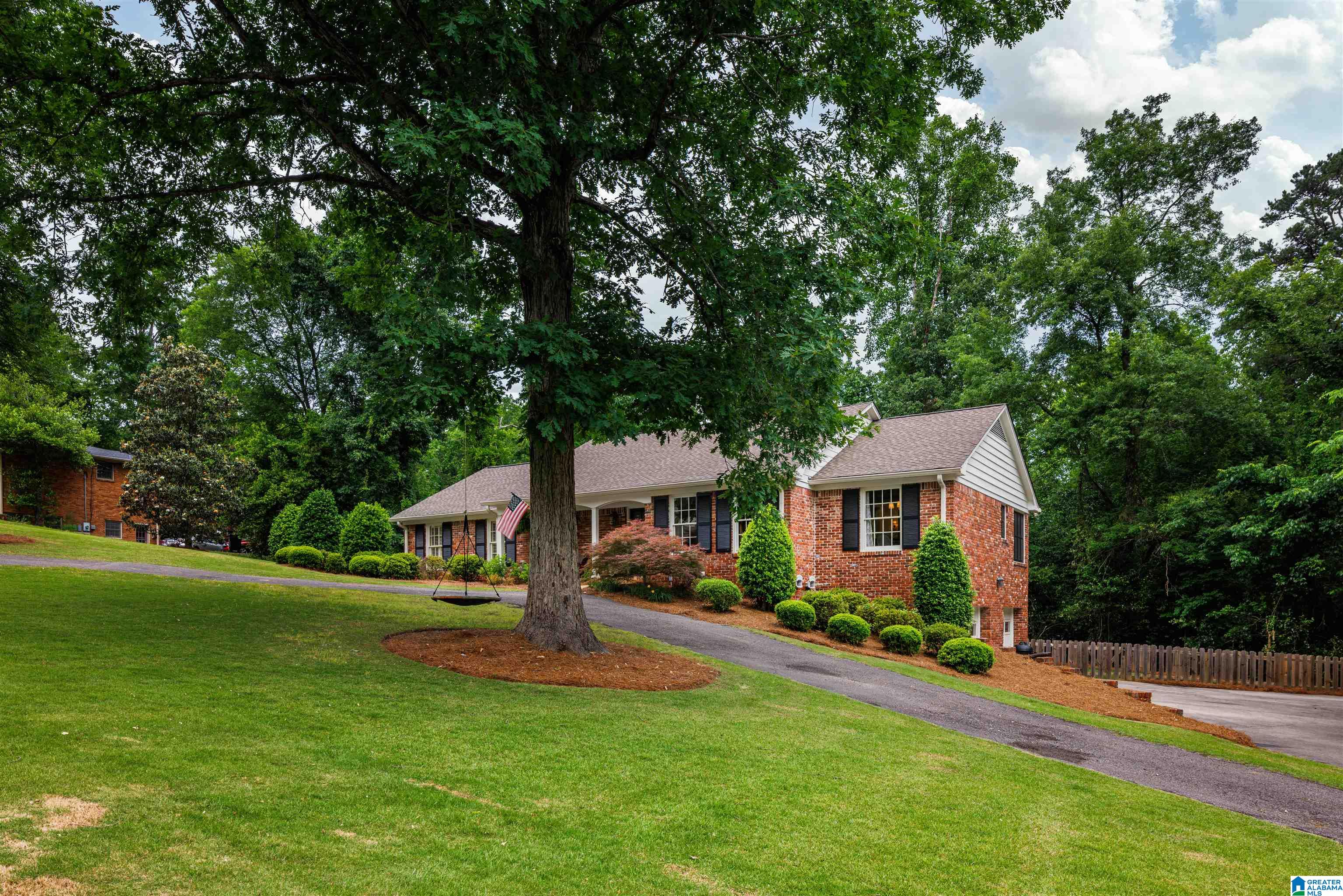 Photo 3 of Sale Pending at 3429 S Brookwood Rd, Mountain Brk, AL 35223 | MLS# 21452652 | Listing updated on 2026-06-04