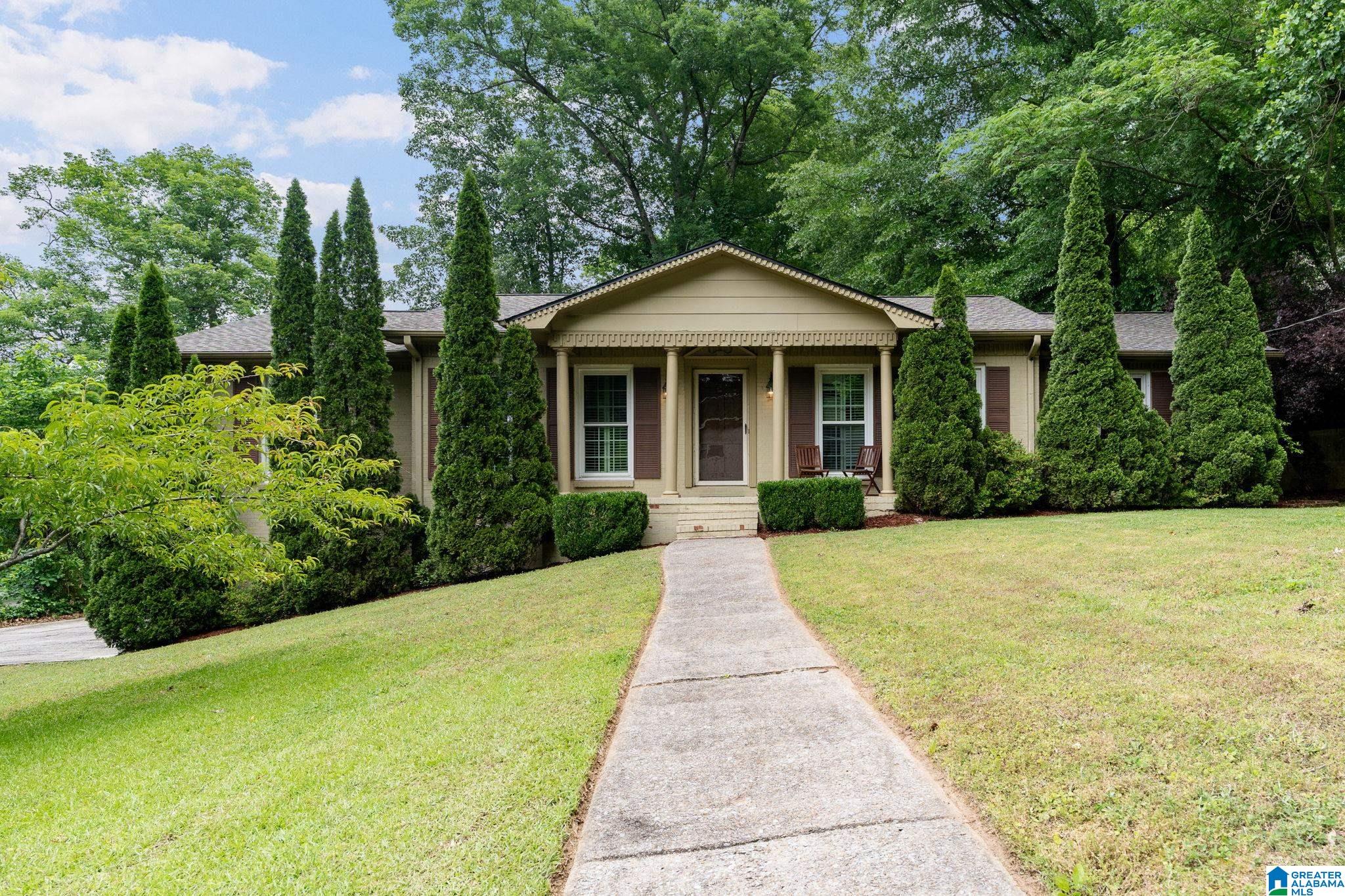 Photo 2 of Single family home for sale at 965 Mountain Oaks Dr, Hoover, AL 35226 | MLS# 21452674 | Listing updated on 2026-06-11