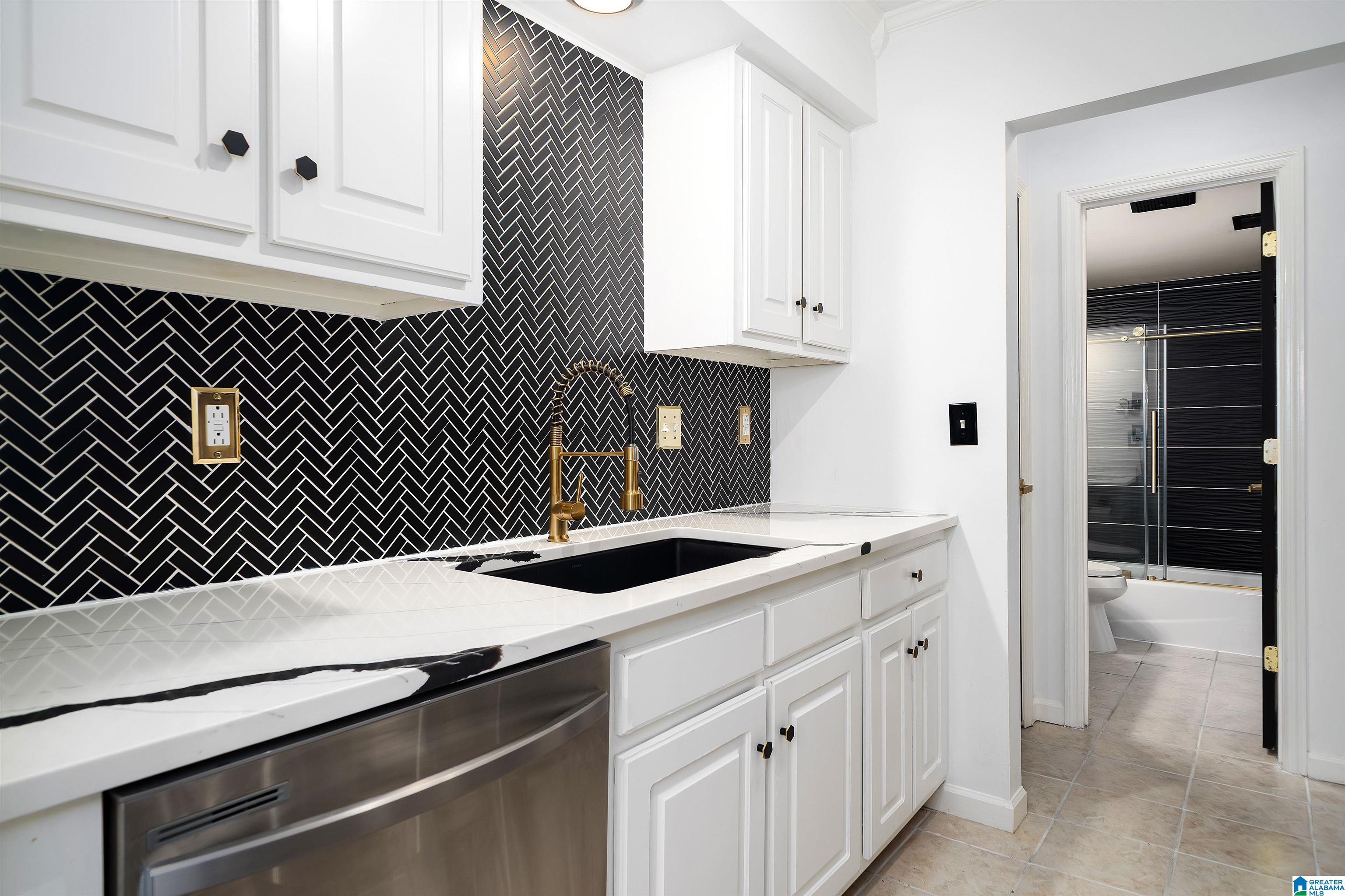 1st image of 2407 Arlington Crescent #D, Birmingham, AL 35205 | MLS# 21452786