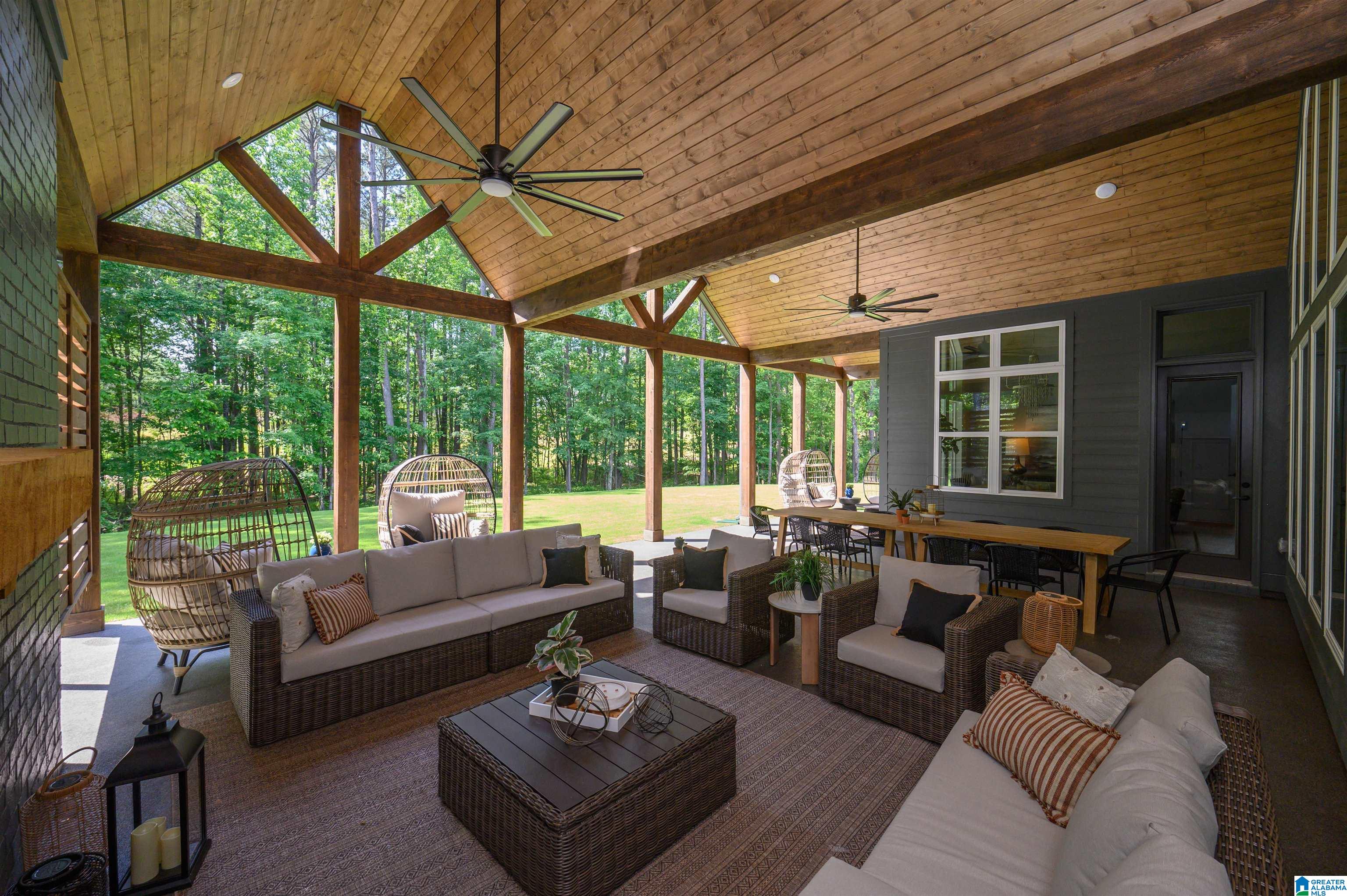 Photo 4 of Single Family Residence at 1728 Glasscott Trl, Hoover, AL 35226 | MLS# 21452938 |  | Sold on 2026-08-20