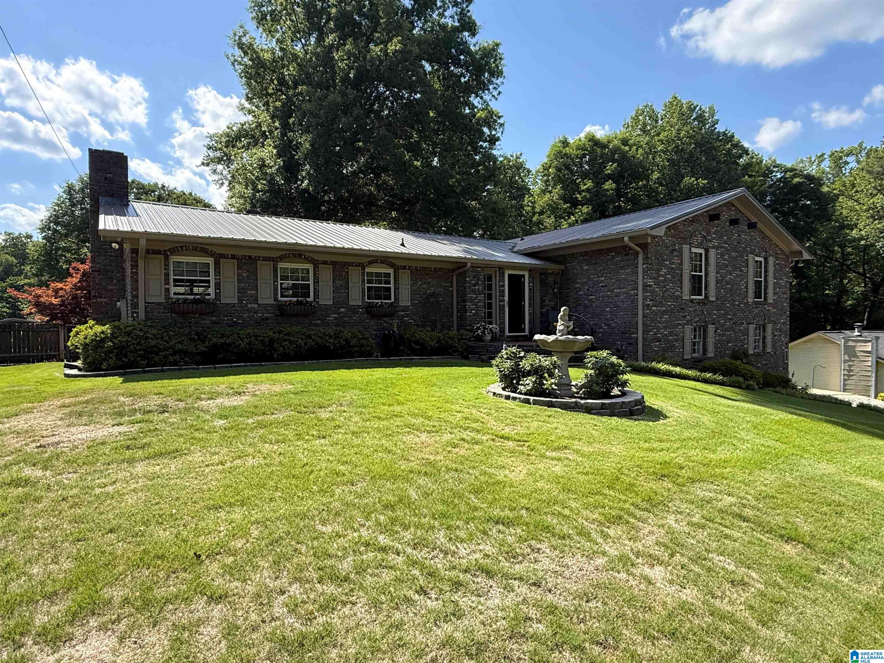 Photo 1 of Sale Pending at 621 Pineview Dr, Birmingham, AL 35214 | MLS# 21452980 | Listing updated on 2026-07-09