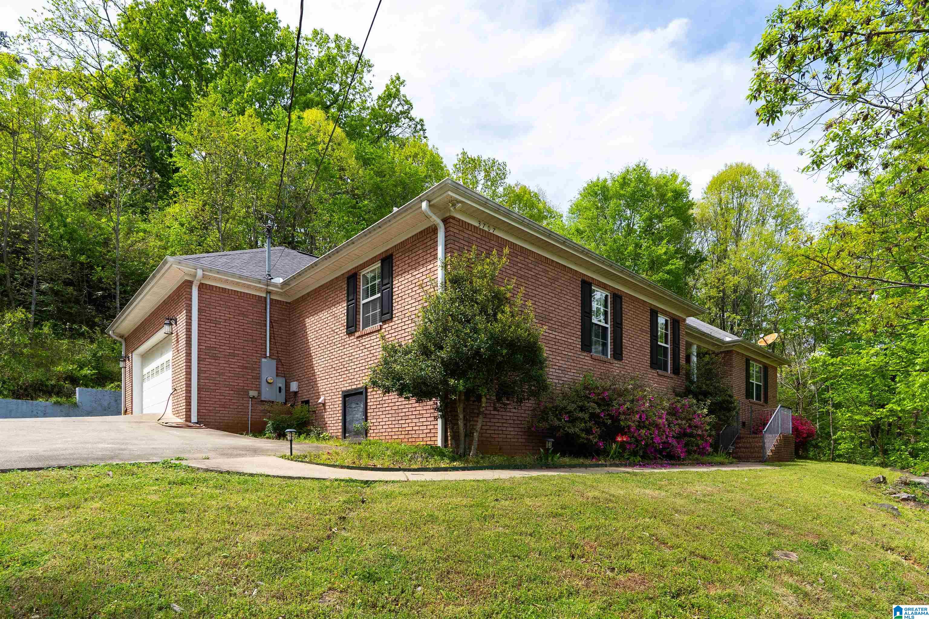 Homes for sale in Decatur, AL | 3707 Montclair Road Sw, Decatur, AL 35603 | MLS# 21453375