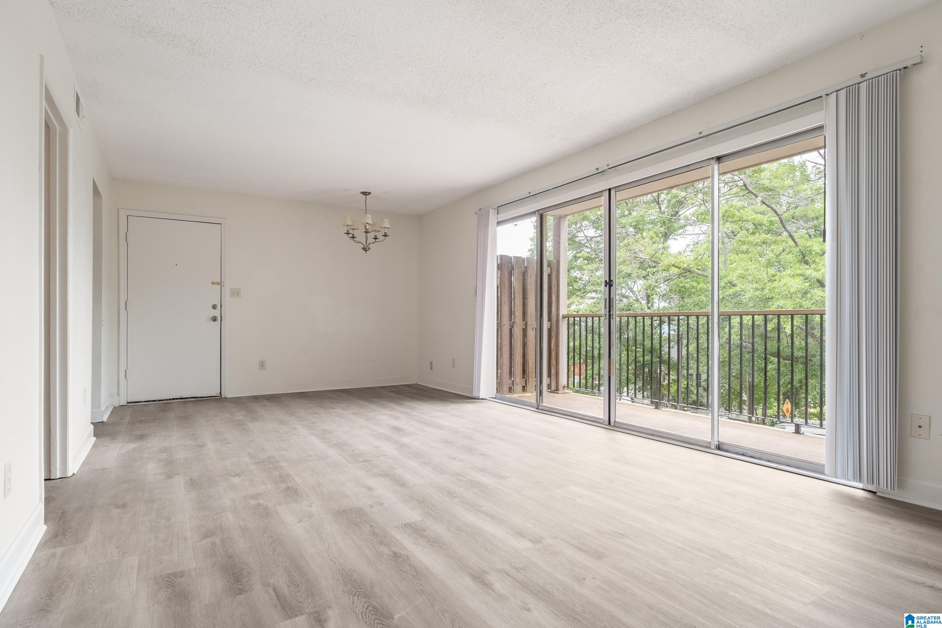 3rd image of 2409 Arlington Crescent #D, Birmingham, AL 35205 | MLS# 21453419