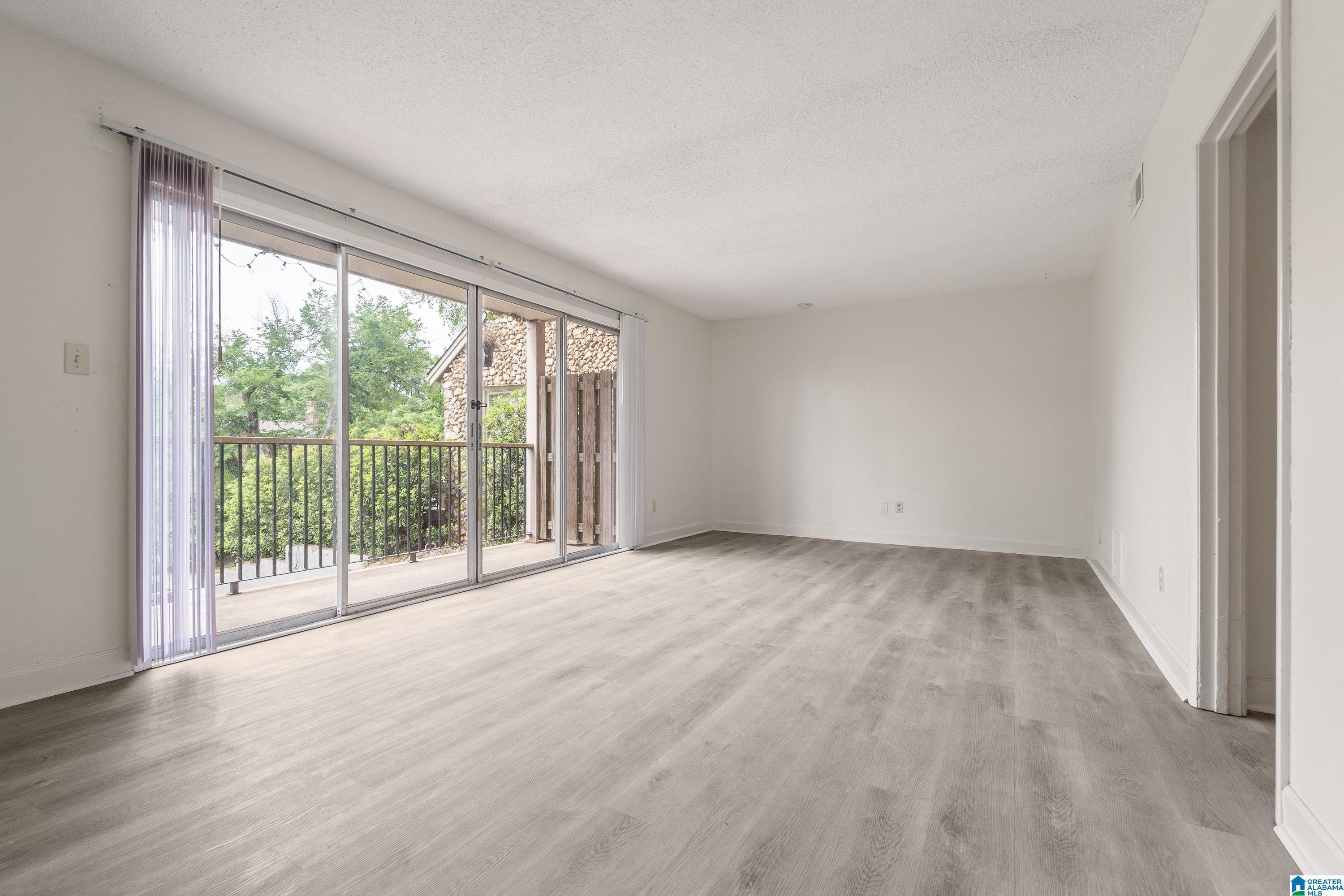 5th image of 2409 Arlington Crescent #D, Birmingham, AL 35205 | MLS# 21453419