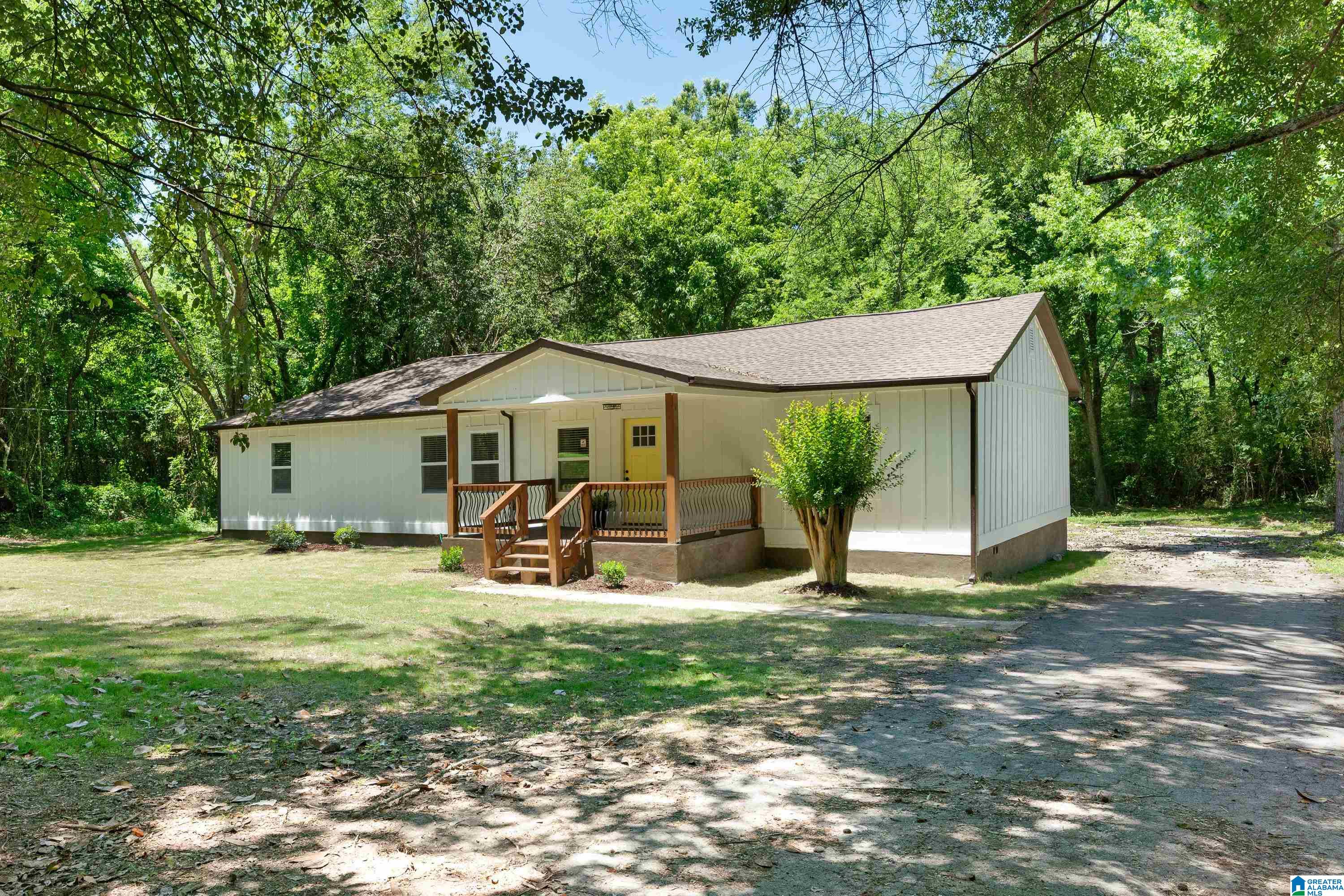 Photo 3 of Single family home for sale at 1828 Old Springville Rd, Center Point, AL 35215 | MLS# 21453572 | Listing updated on 2026-07-02