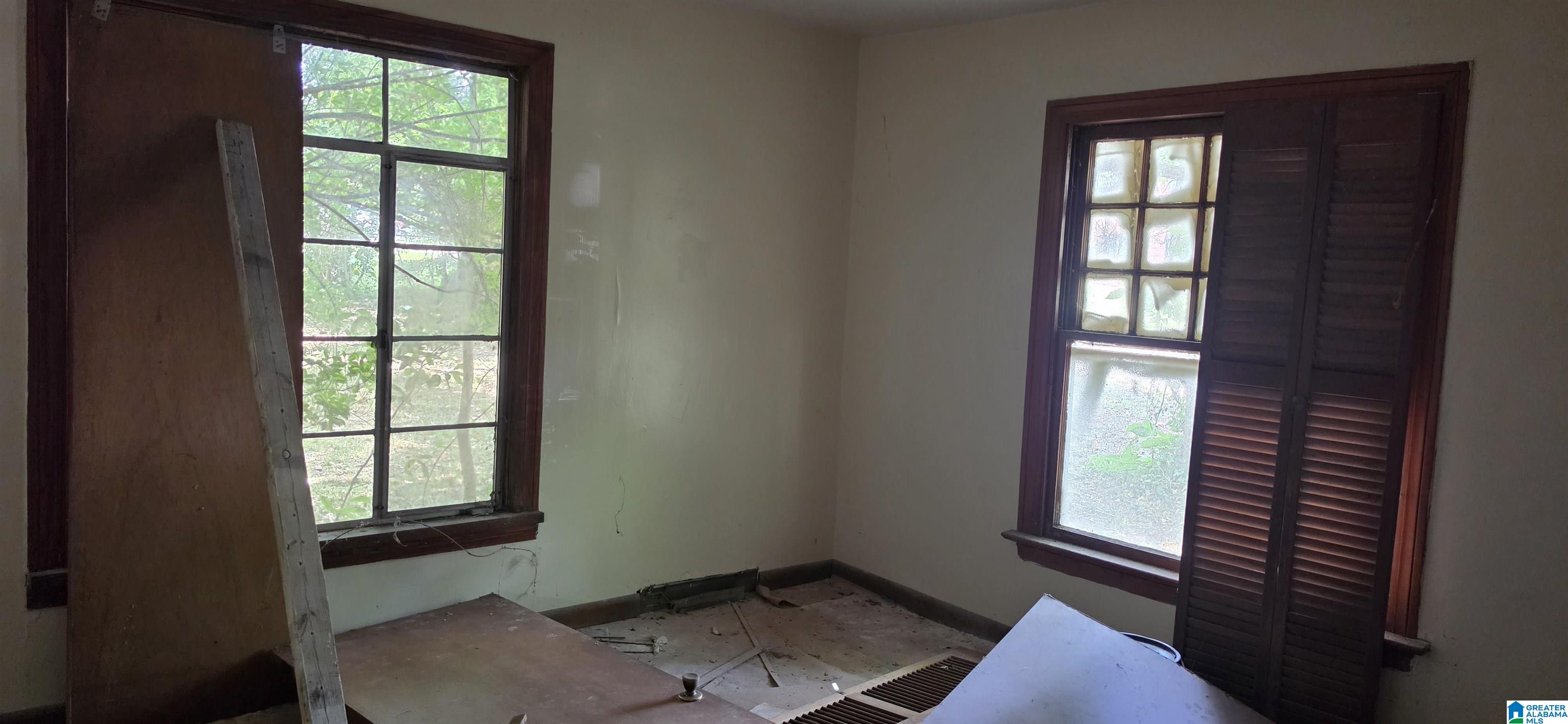 Photo 3 of Sale Pending at 1108 Oak St, Birmingham, AL 35228 | MLS# 21453625 | Listing updated on 2026-08-31