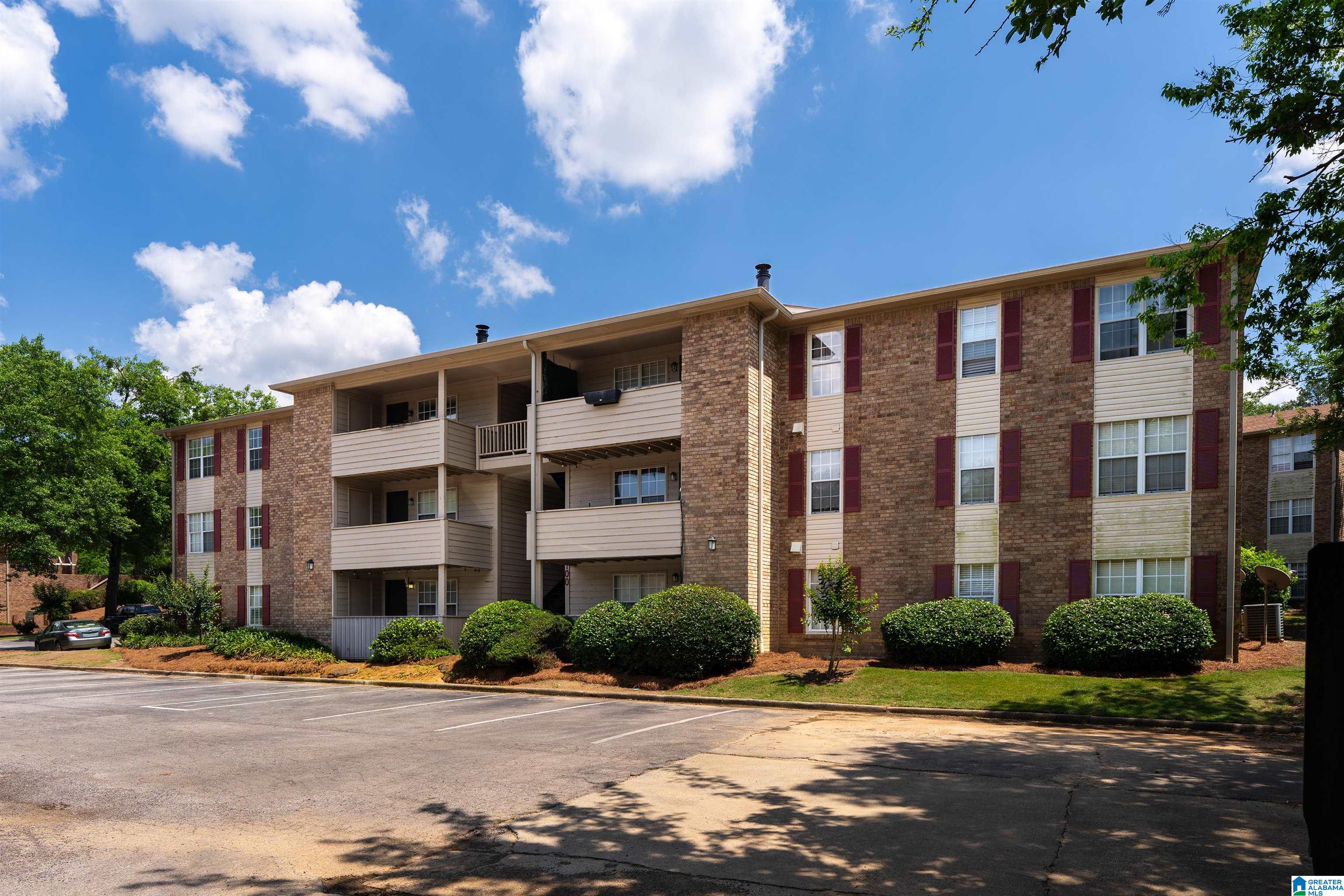 Homes for sale in Hoover, AL | 1108 Chapel Creek Dr #1108, Hoover, AL 35226 | MLS# 21453642