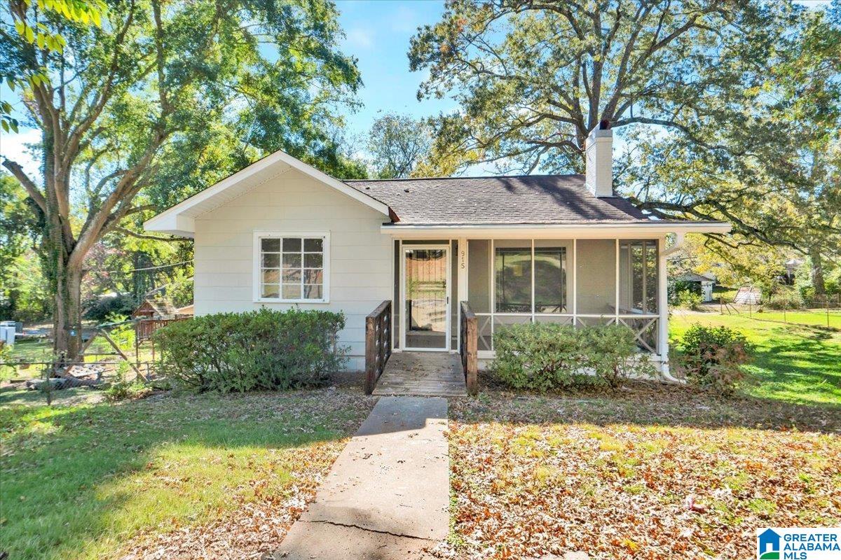 Photo 2 of Single Family Residence at 915 8th Avenue, Birmingham, AL 35228 | MLS# 21454009 |  | Sold on 2026-08-14