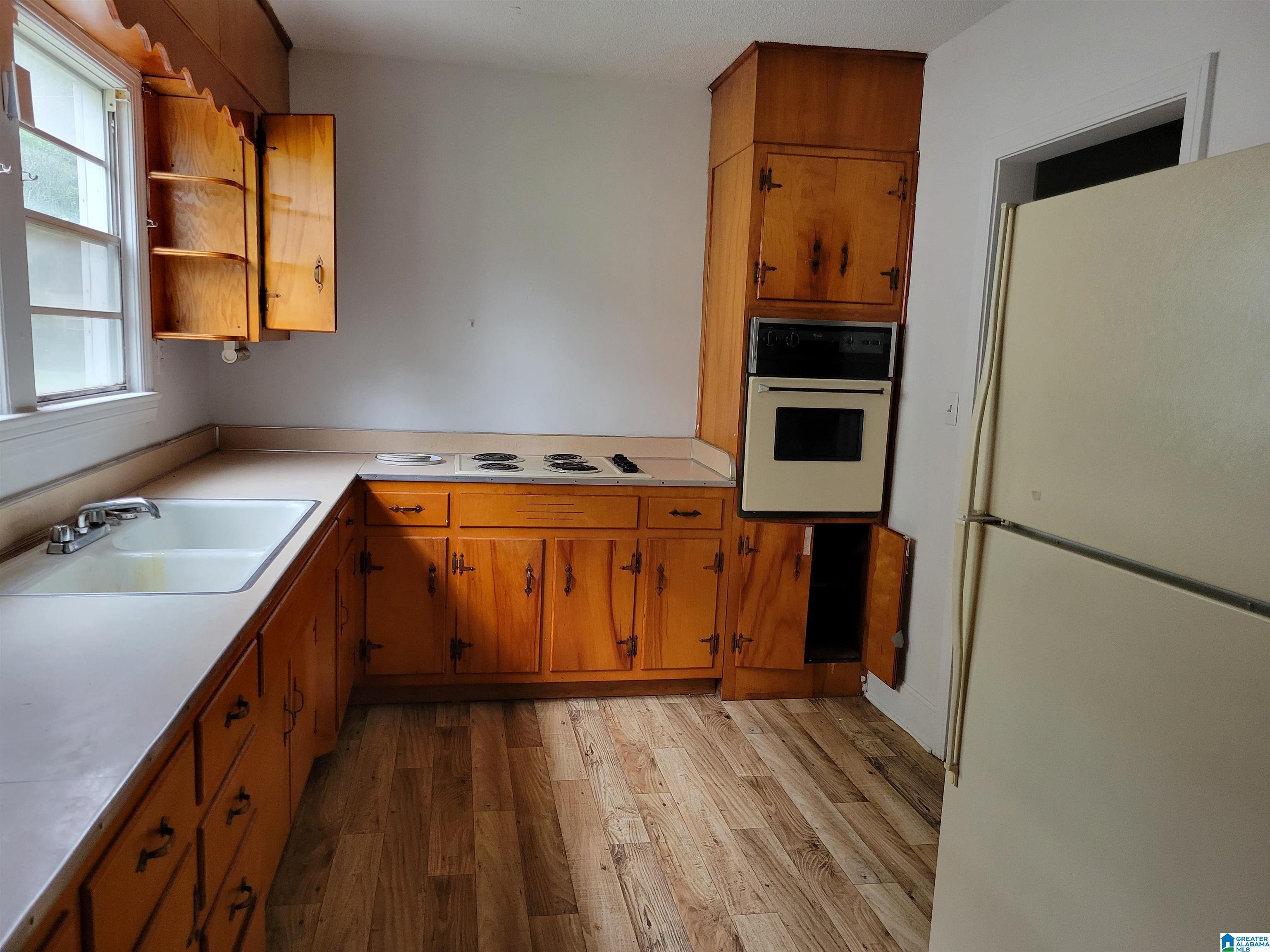 Photo 3 of Single family home for sale at 1010 7th Avenue, Midfield, AL 35228 | MLS# 21454019 | Listing updated on 2026-09-05