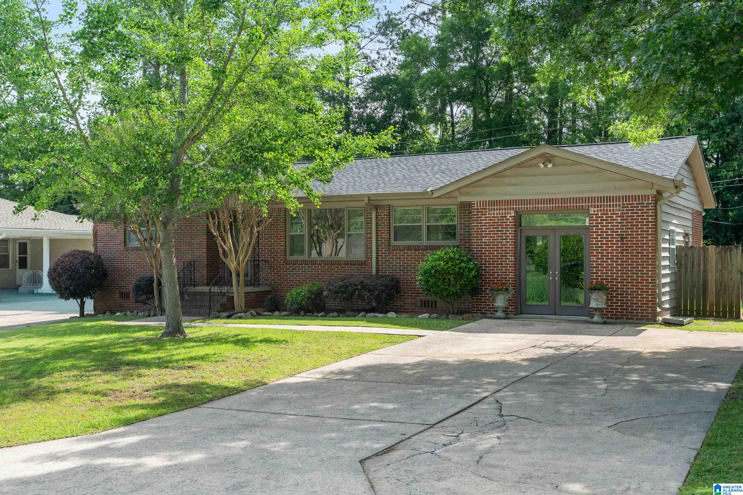 Homes for sale in Homewood, AL | 717 Hillmoor Lane, Homewood, AL 35209 | MLS# 21454093